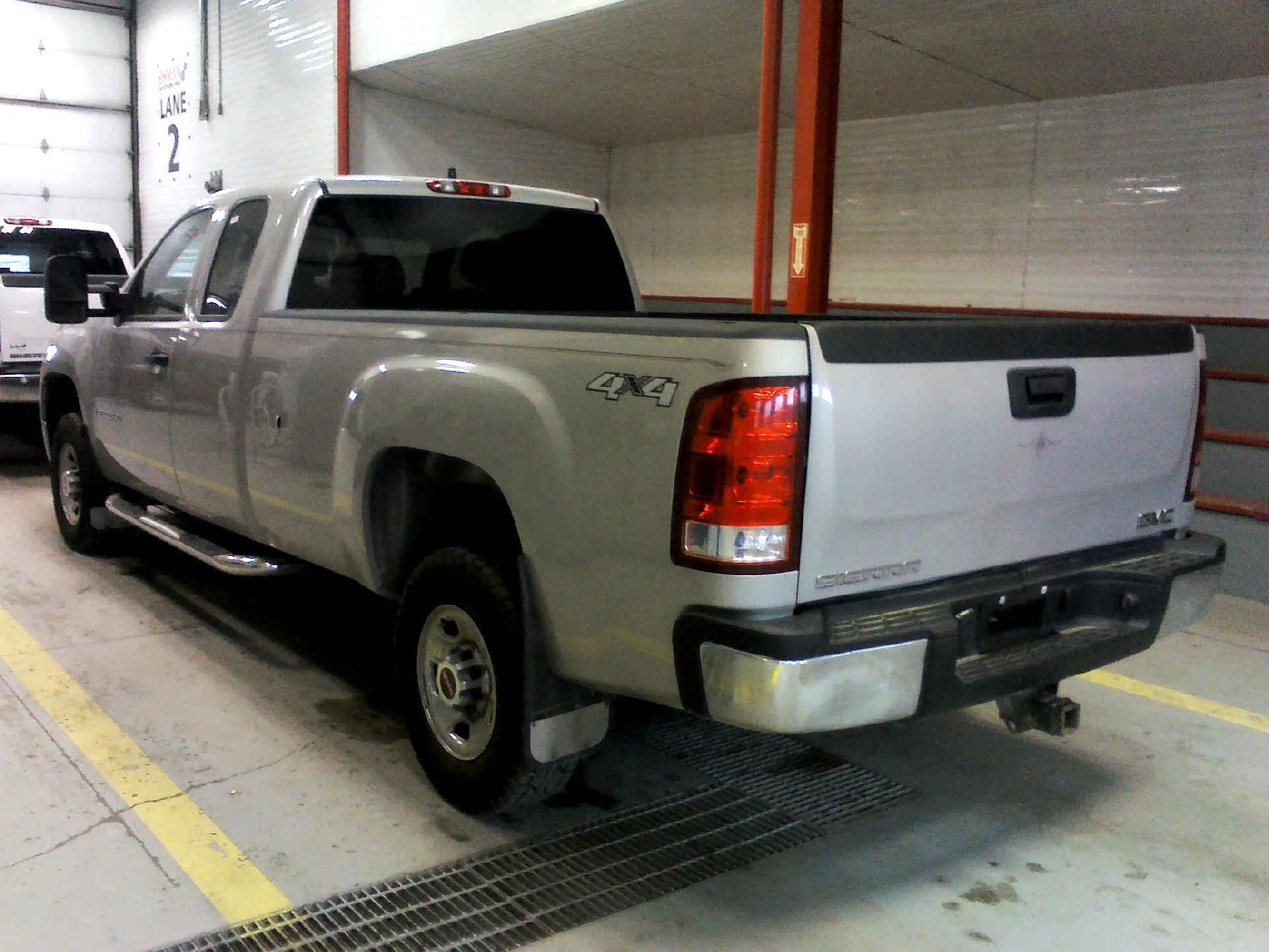 2007 GMC SIERRA 2500HD EXT. CAB 4WD 6.0L V8 OHV 16V AUTOMATIC SN:1GTHK29K47E535066 OPTIONS:AC TW - Image 2 of 7