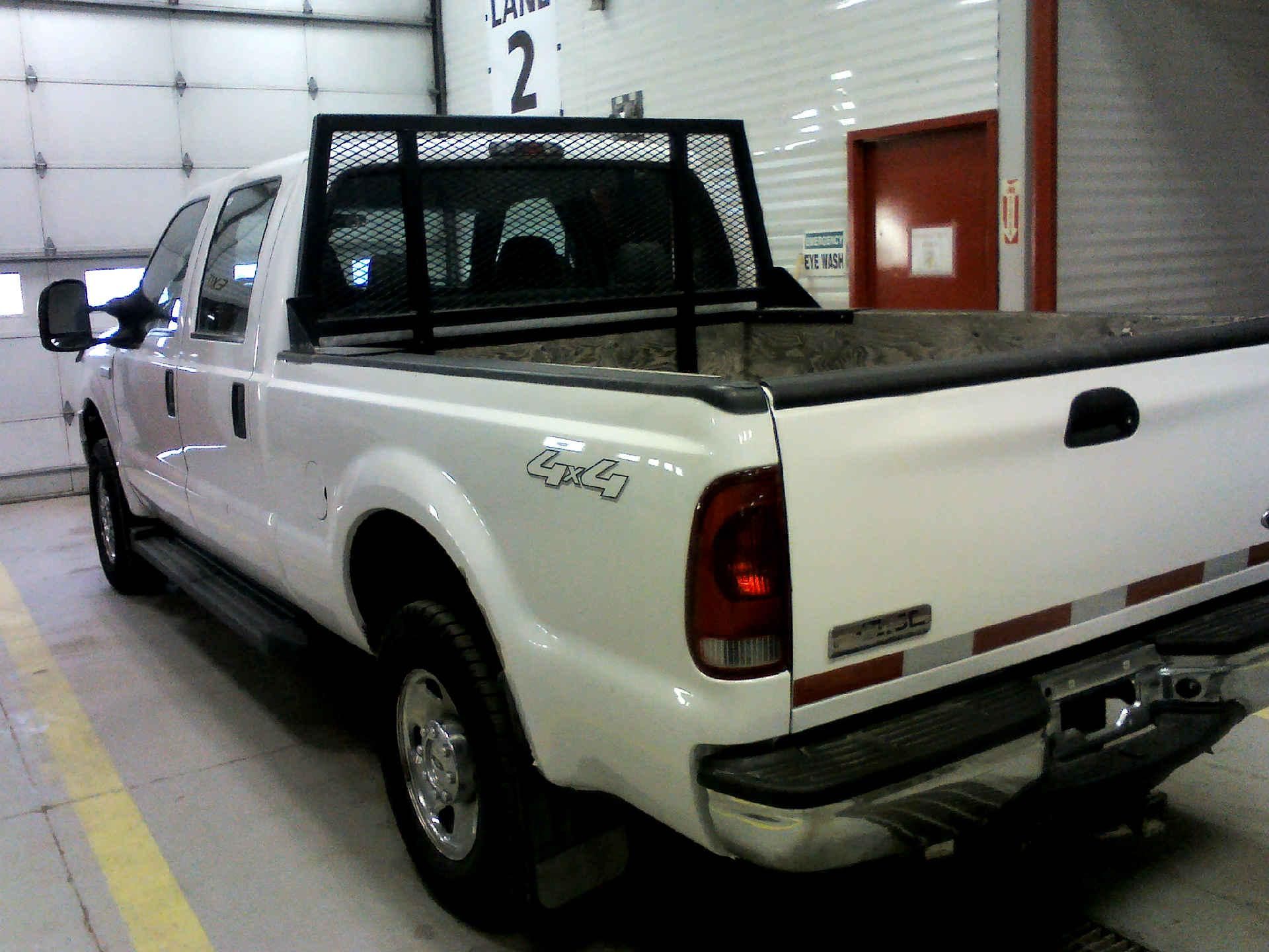 2006 FORD F-250 SD XLT CREW CAB 4WD 5.4L V8 SOHC 16V AUTOMATIC SN:1FTSW21556ED34193 OPTIONS:AC TW CC - Image 2 of 10