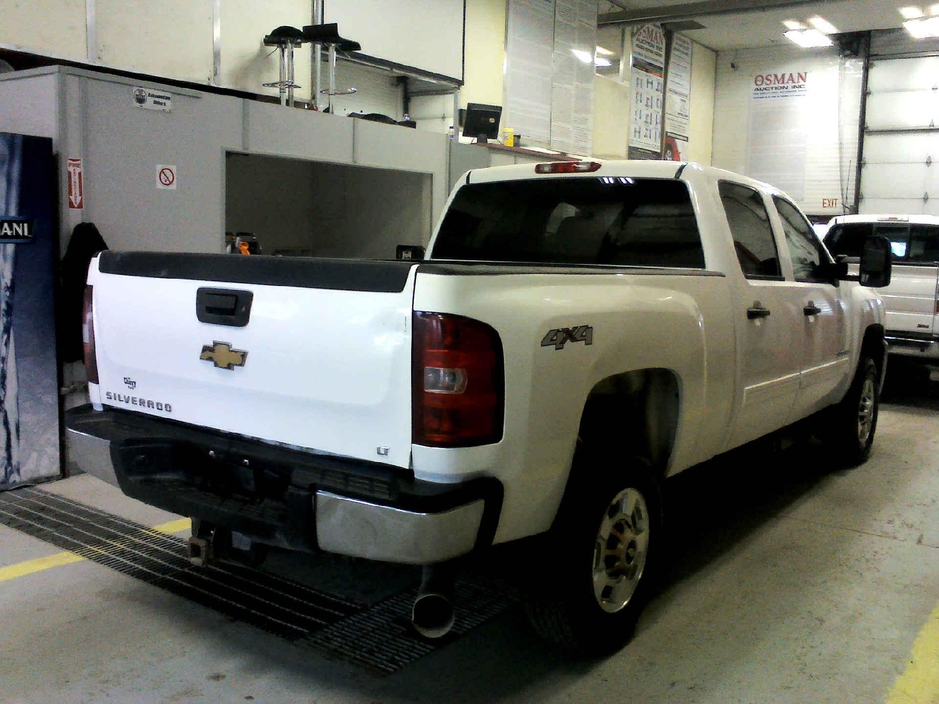 2011 CHEVROLET SILVERADO 2500HD LT CREW CAB 4WD 6.6L V8 OHV 32V TURBO DIESEL AUTOMATIC SN: - Image 4 of 9