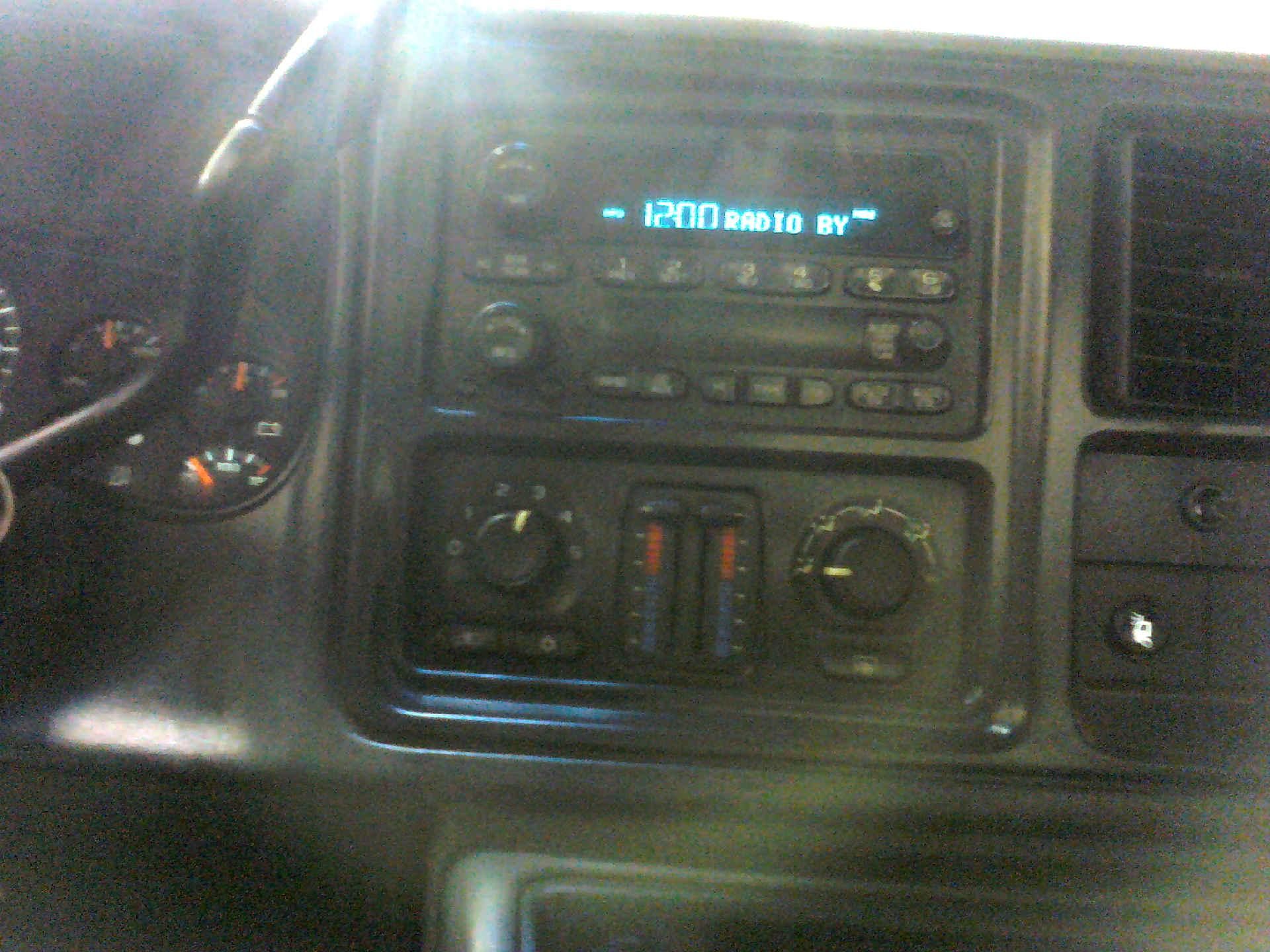 2006 CHEVROLET SILVERADO 2500HD LS CREW CAB 4WD 6.0L V8 OHV 16V AUTOMATIC SN:1GCHK23U46F221940 - Image 8 of 9