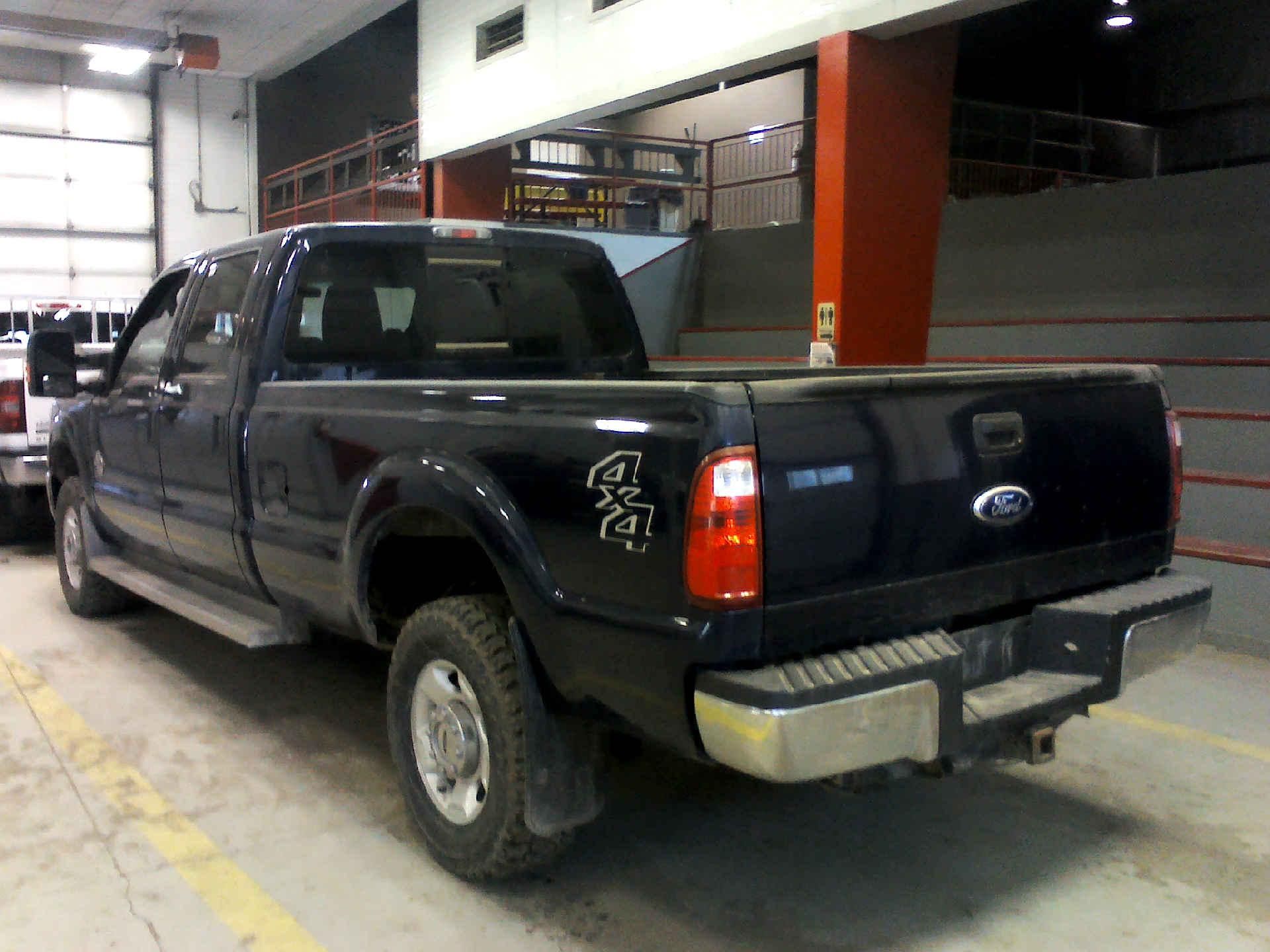 2011 FORD F-350 SD XLT CREW CAB 4WD 6.7L V8 OHV 16V DIESEL AUTOMATIC SN:1FT8W3BT2BEC59671 OPTIONS:AC - Image 2 of 9