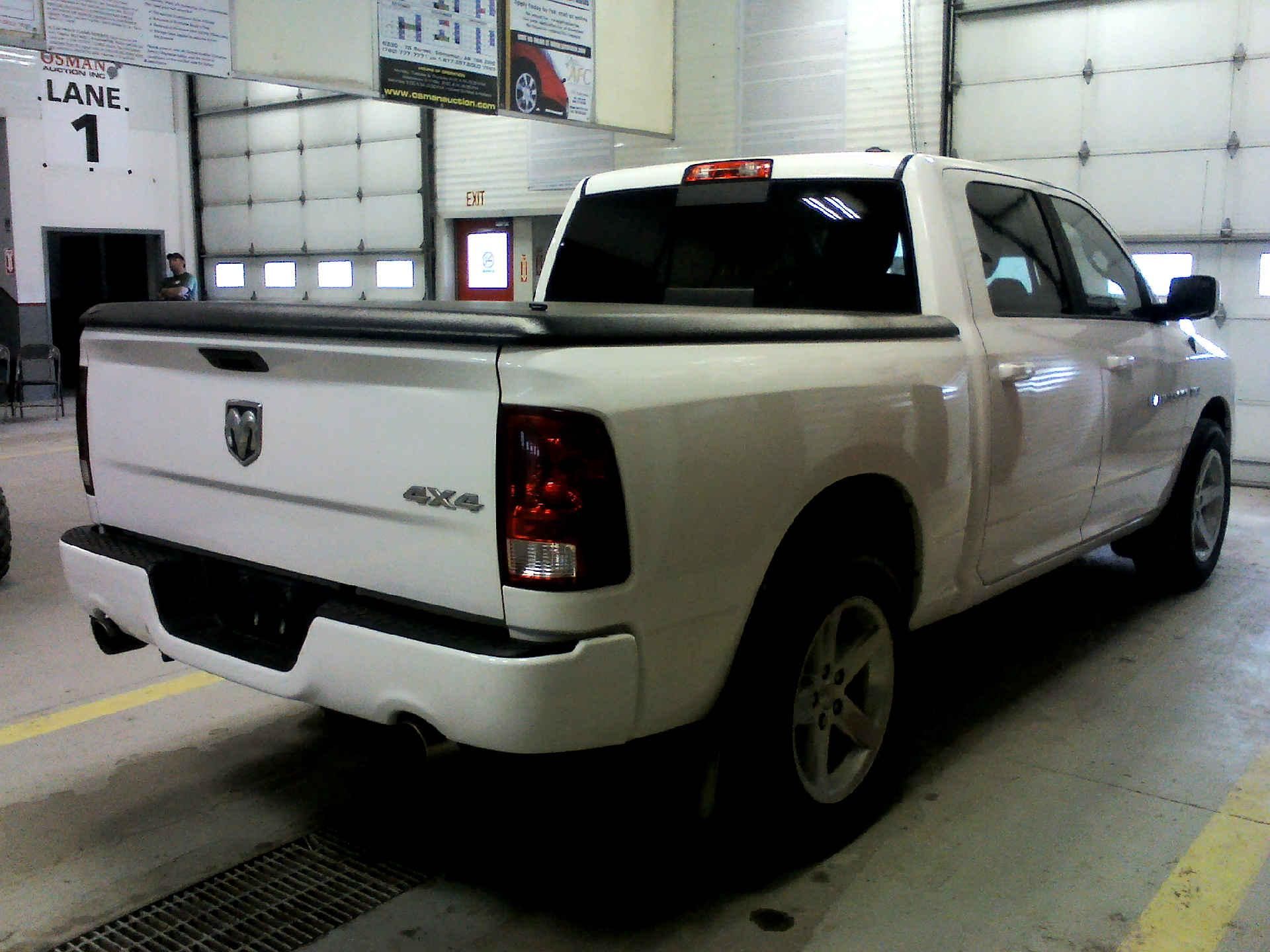 2012 RAM 1500 SPORT CREW CAB 4WD 5.7L V8 OHV 16V AUTOMATIC SN:1C6RD7MT6CS106848 OPTIONS:AC TW CC - Image 4 of 9