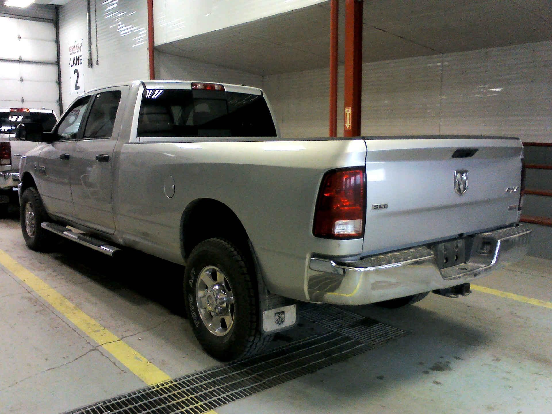 2012 RAM 3500 SLT CREW CAB LWB 4WD 6.7L L6 OHV 24V TURBO DIESEL AUTOMATIC SN:3C63D3HL2CG141676 - Image 2 of 9