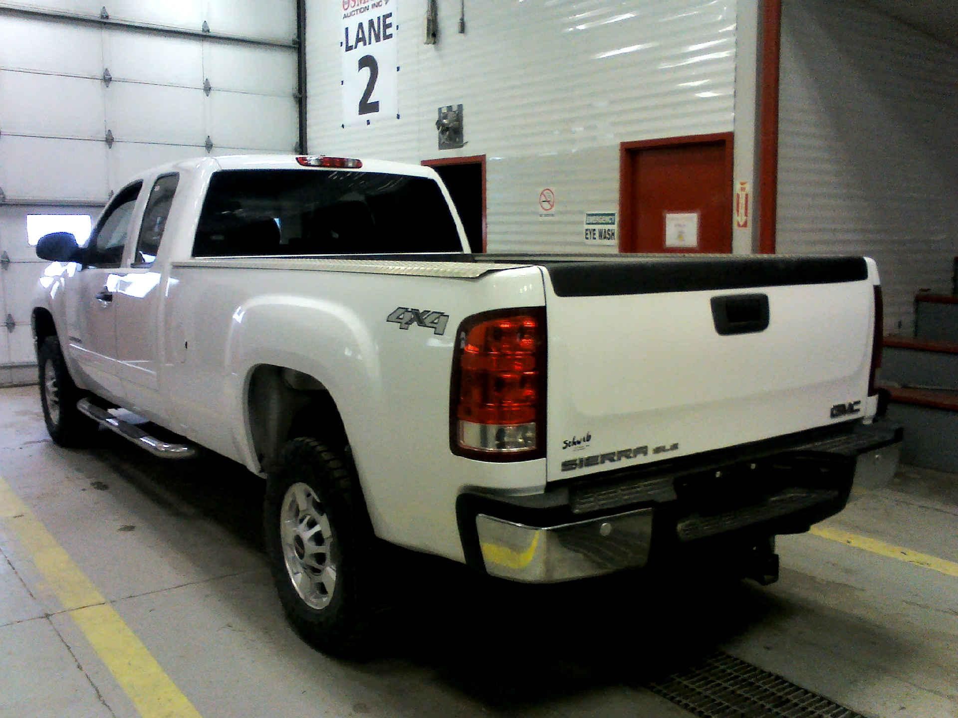 2011 GMC SIERRA 2500HD SLE EXT. CAB 4WD 6.0L V8 OHV 16V FFV AUTOMATIC SN:1GT220CG2BZ266162 OPTIONS: - Image 2 of 9