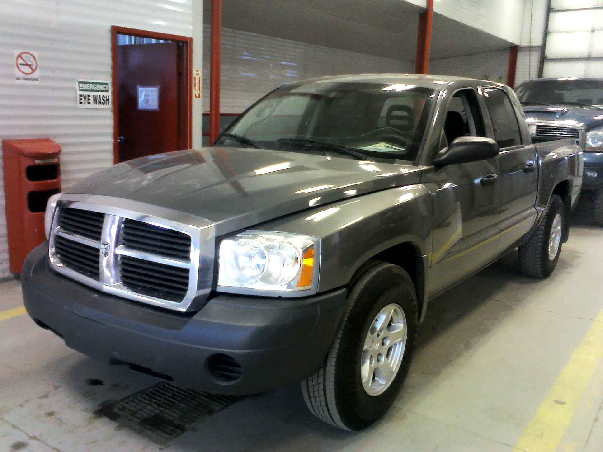 2005 DODGE DAKOTA QUAD CAB 2WD 4.7L V8 SOHC 16V AUTOMATIC SN:1D7HE28N85S149046 OPTIONS:AC TW CC PW