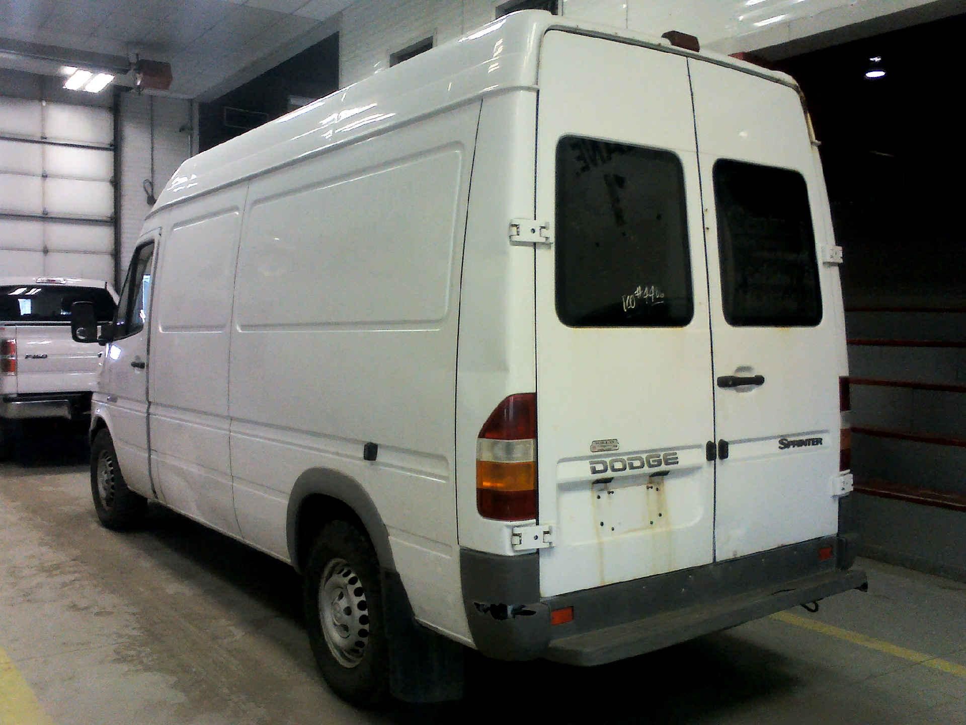 2006 DODGE SPRINTER VAN 2500 HIGH CEILING 140-IN. WB 2.7L L5 DOHC 20V TURBO DIESEL AUTOMATIC SN: - Image 2 of 8