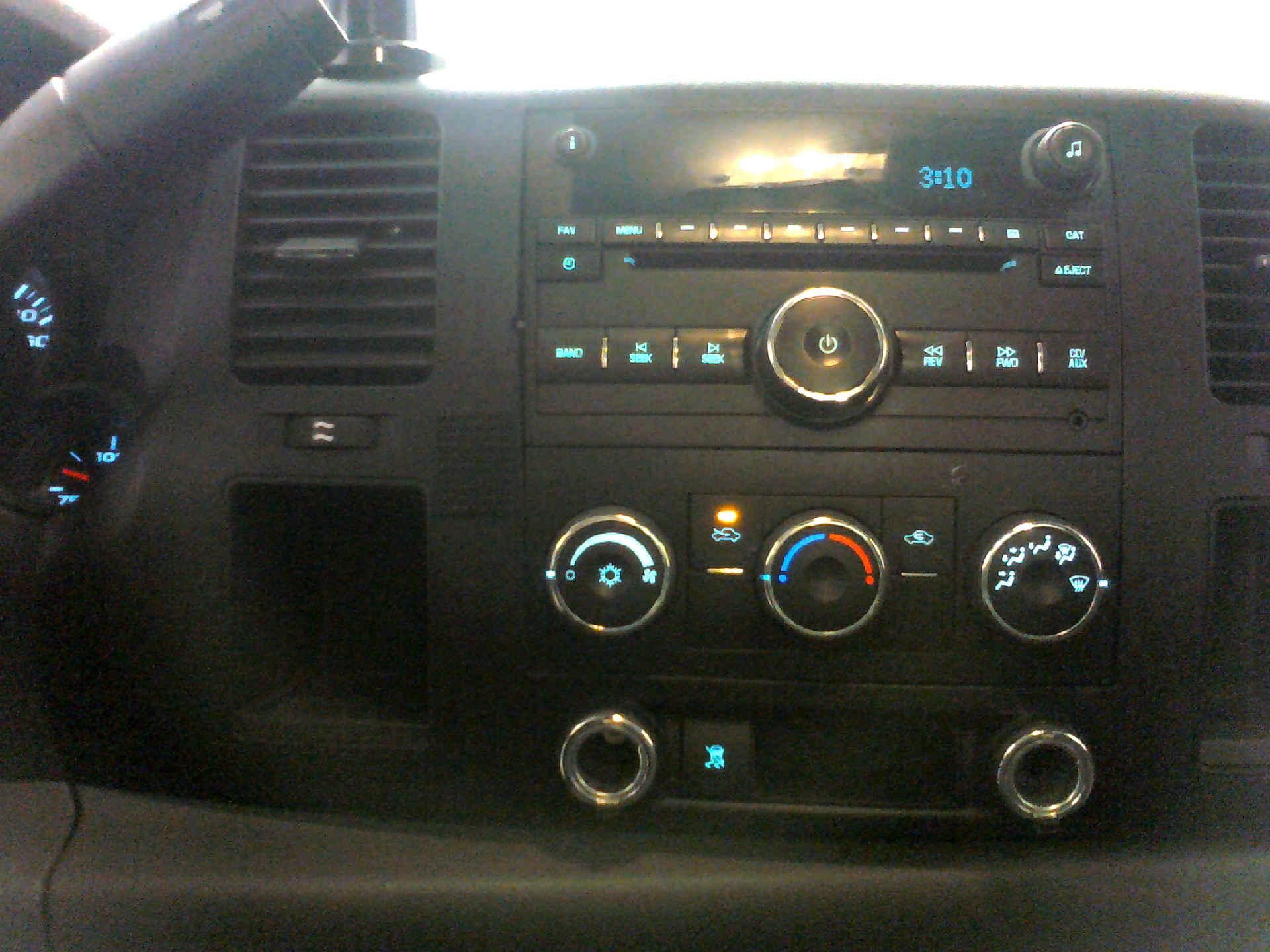 2010 CHEVROLET SILVERADO 1500 EXTENDED CAB 4WD 4.8L V8 OHV 16V AUTOMATIC SN:1GCSKPEA6AZ124803 - Image 8 of 9