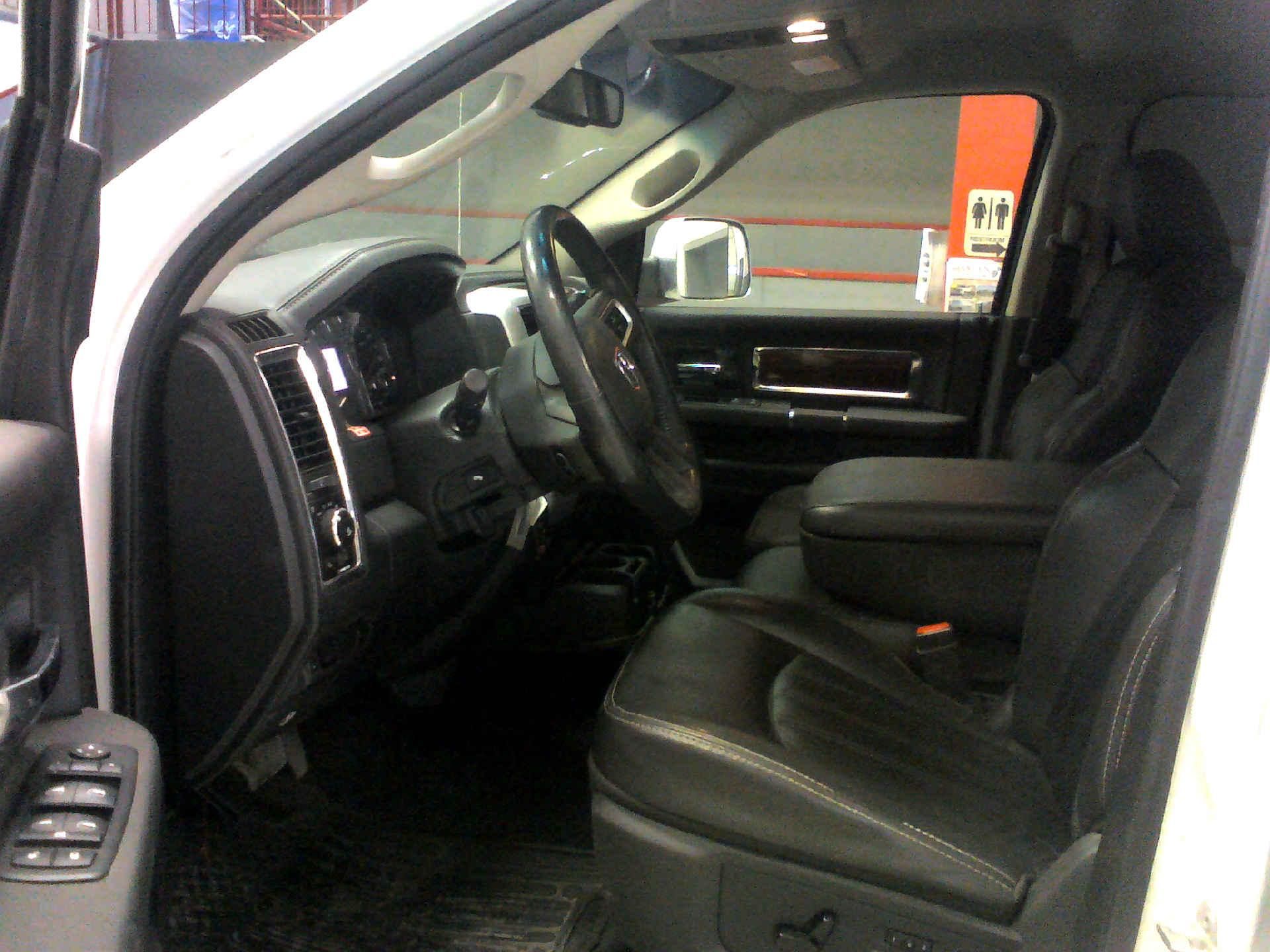 2011 RAM 3500 ST CREW CAB SWB 4WD 6.7L L6 OHV 24V TURBO DIESEL AUTOMATIC SN:3D73Y3CL7BG547168 - Image 5 of 9