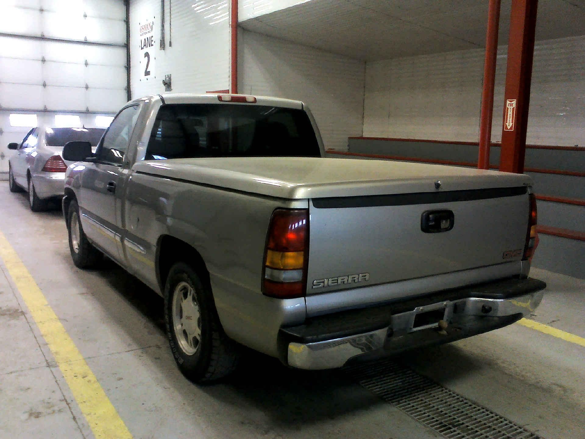 2002 GMC SIERRA 1500 SLE SHORT BED 2WD 4.8L V8 OHV 16V AUTOMATIC SN:1GTEC14V92Z344918 OPTIONS:AC - Image 2 of 8