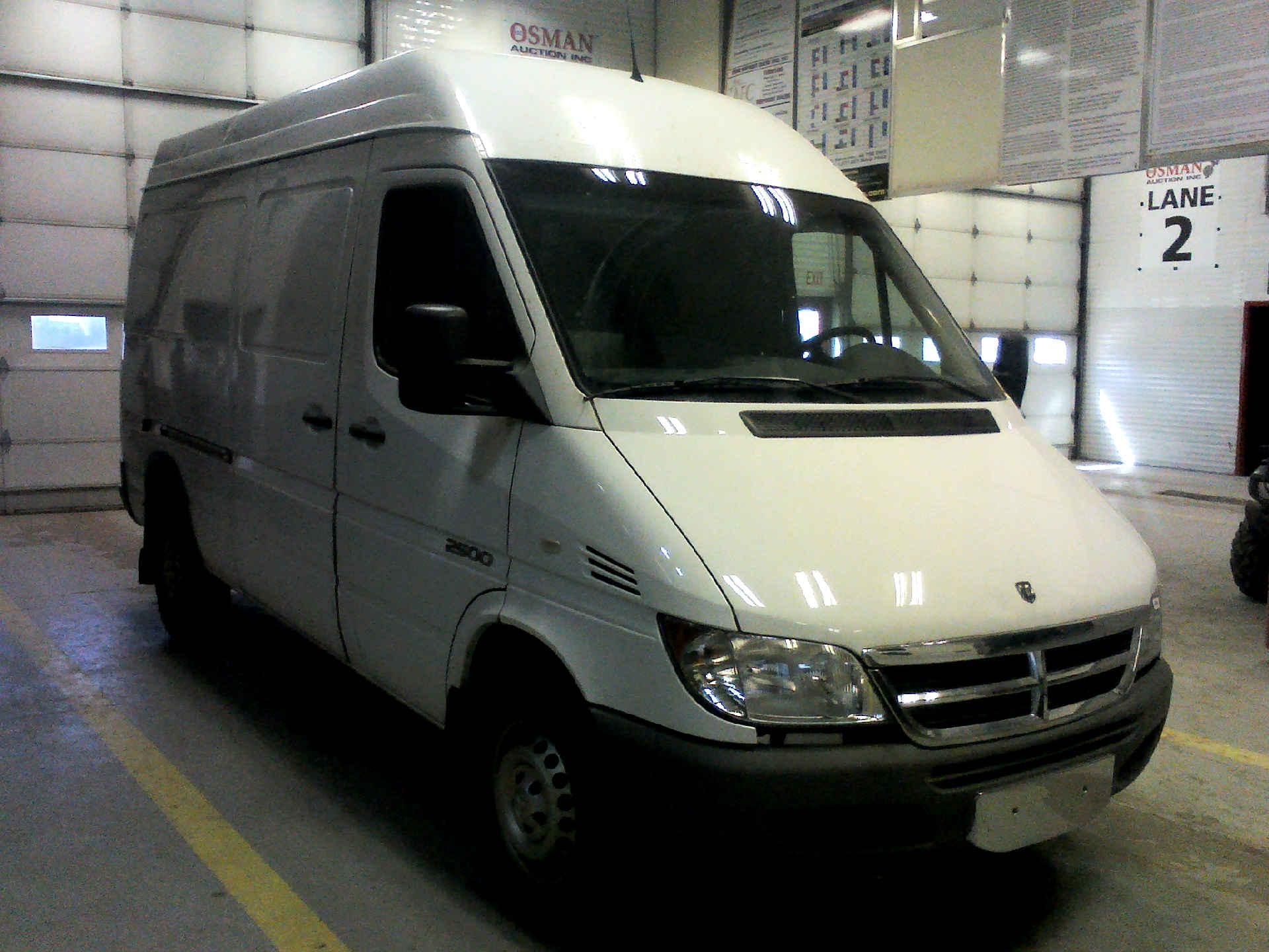 2006 DODGE SPRINTER VAN 2500 HIGH CEILING 140-IN. WB 2.7L L5 DOHC 20V TURBO DIESEL AUTOMATIC SN: - Image 3 of 8