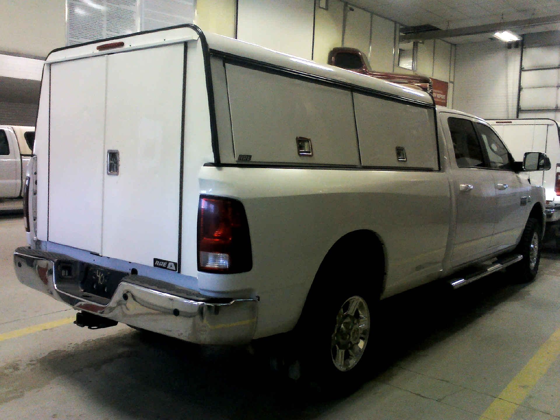 2011 RAM 3500 ST CREW CAB SWB 4WD 6.7L L6 OHV 24V TURBO DIESEL AUTOMATIC SN:3D73Y3CL7BG547168 - Image 4 of 9