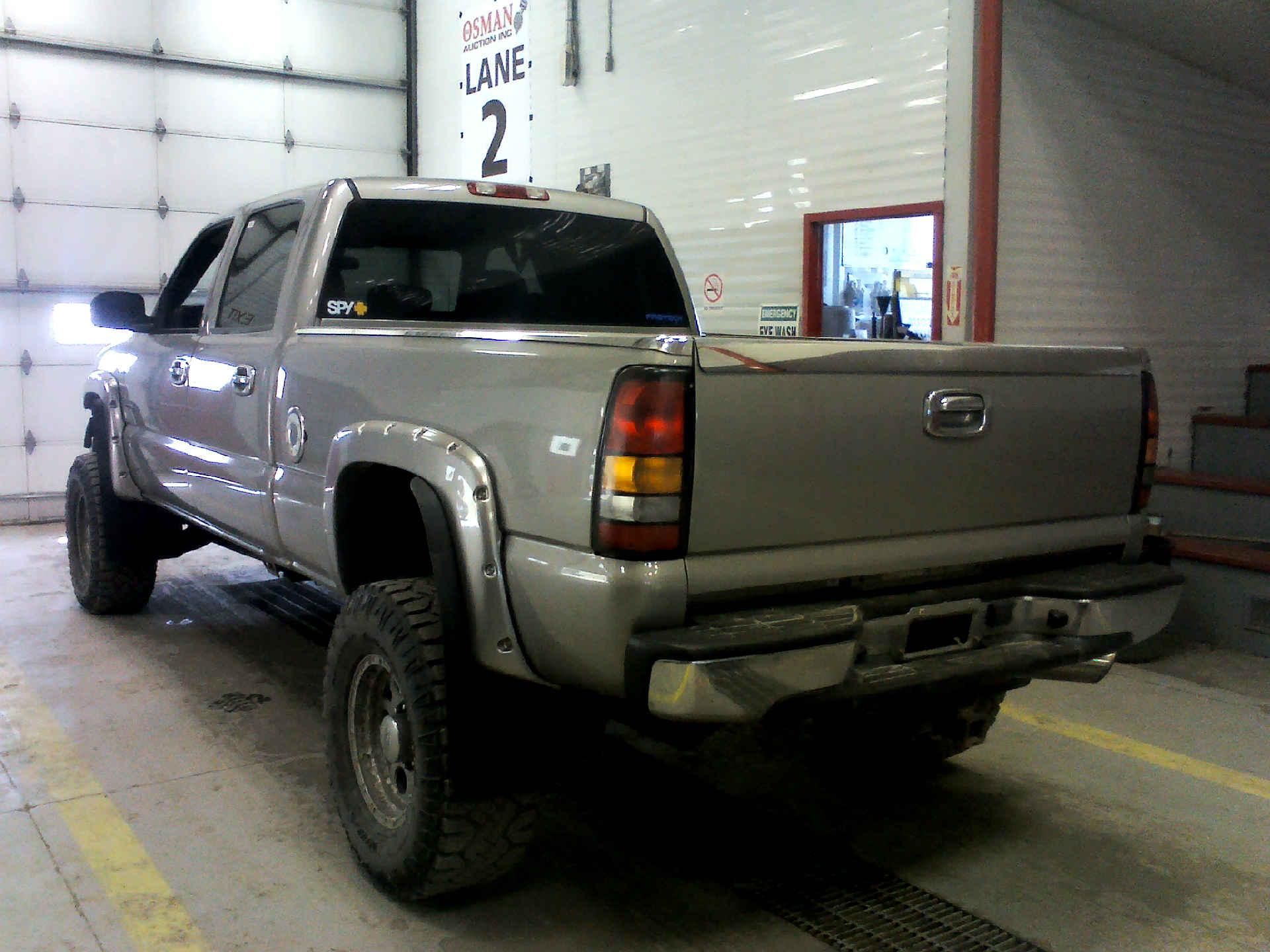 2002 CHEVROLET SILVERADO 2500HD CREW CAB SHORT BED 4WD 6.6L V8 OHV 32V TURBO DIESEL AUTOMATIC SN: - Image 2 of 9