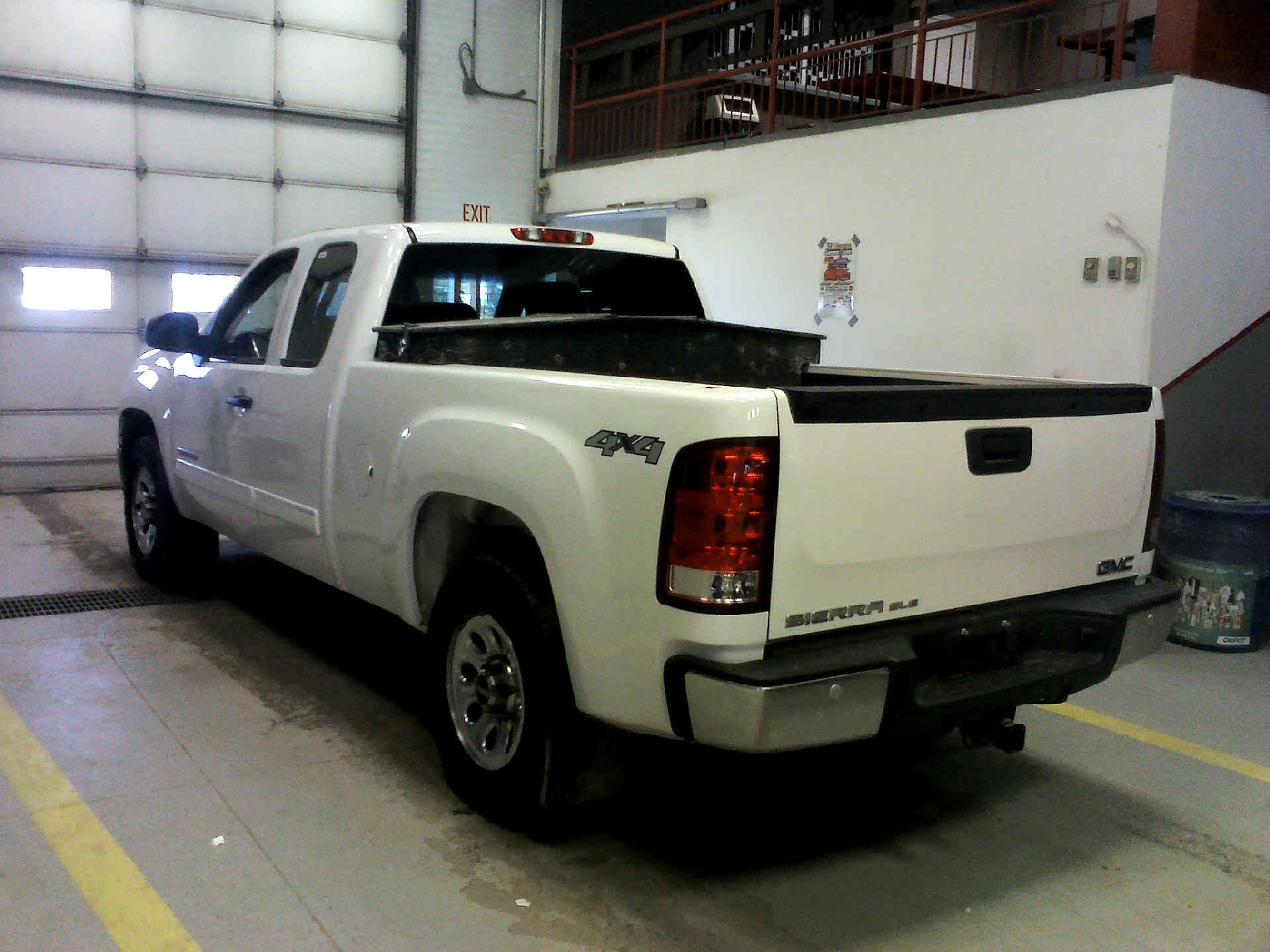 2013 GMC SIERRA 1500 SLE EXT. CAB 4WD 5.3L V8 OHV 16V FFV AUTOMATIC SN:1GTR2VE72DZ130819 OPTIONS: - Image 2 of 9