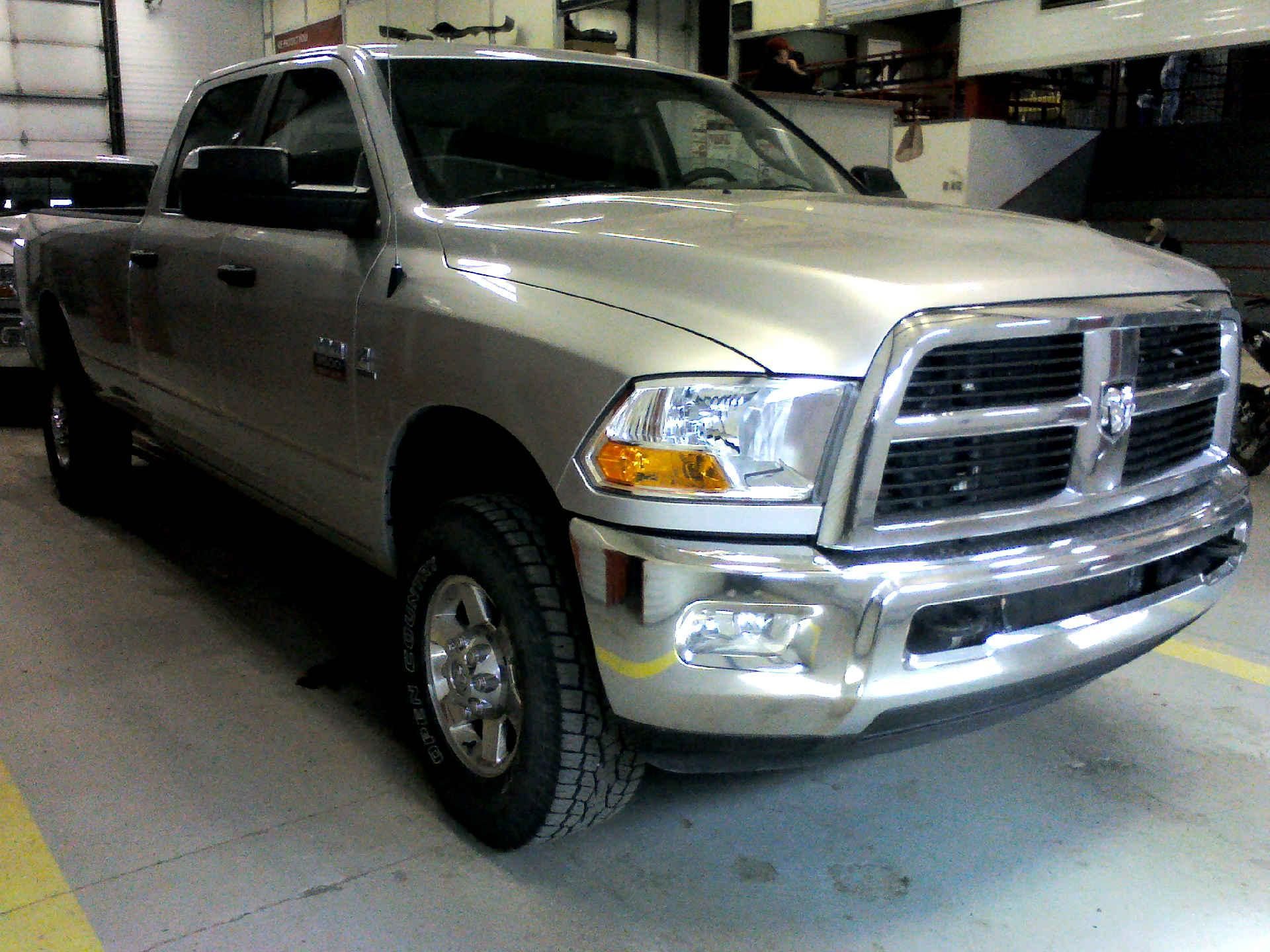 2012 RAM 3500 SLT CREW CAB LWB 4WD 6.7L L6 OHV 24V TURBO DIESEL AUTOMATIC SN:3C63D3HL0CG148822 - Image 3 of 9