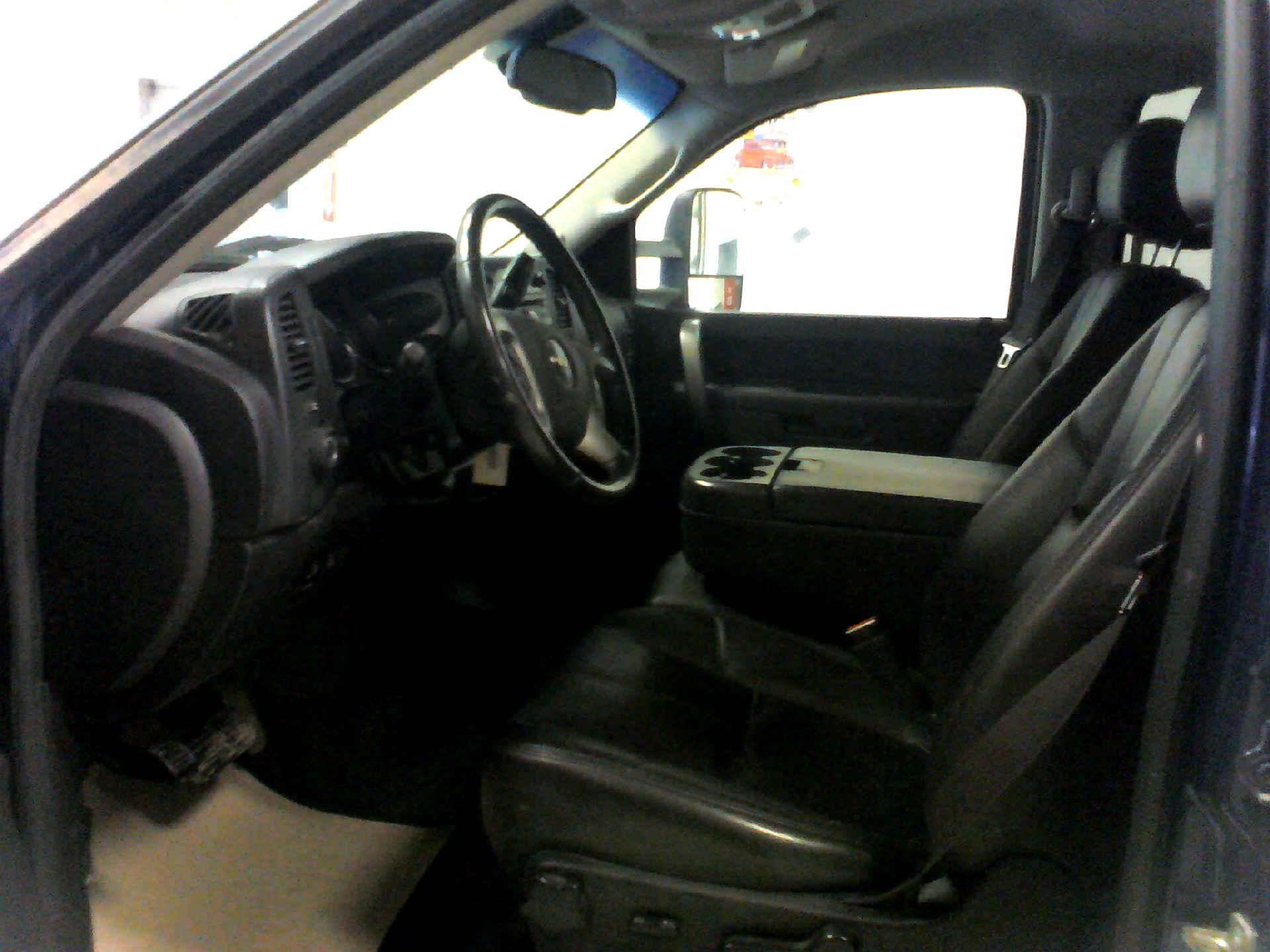 2013 GMC SIERRA 3500HD SLE CREW CAB 4WD 6.6L V8 32V OHV DIESEL AUTOMATIC SN:1GT423C85DF114416 - Image 5 of 9