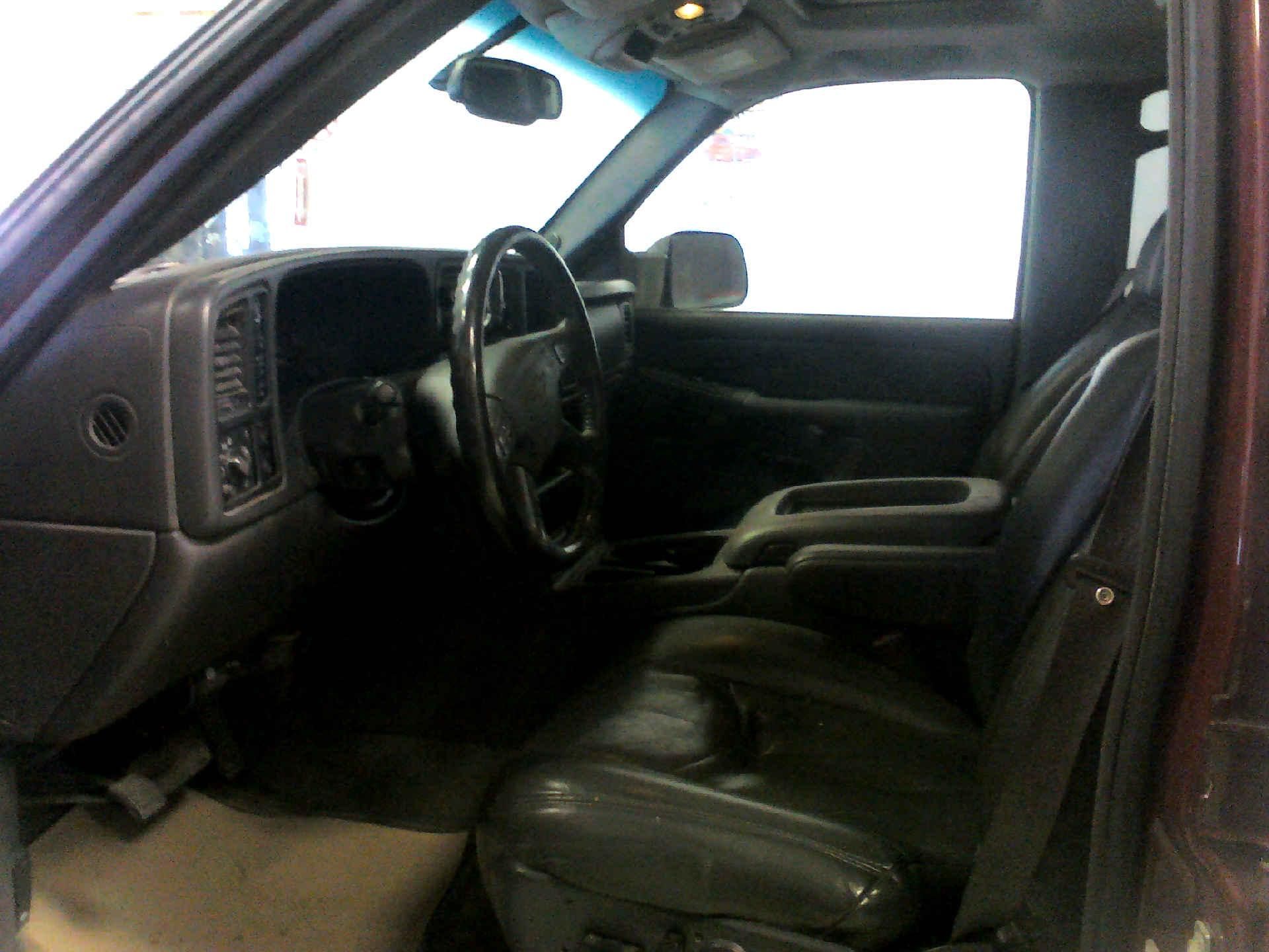 2005 CHEVROLET SILVERADO 3500 LT CREW CAB 4WD SRW 6.6L V8 OHV 32V TURBO DIESEL AUTOMATIC SN: - Image 5 of 9