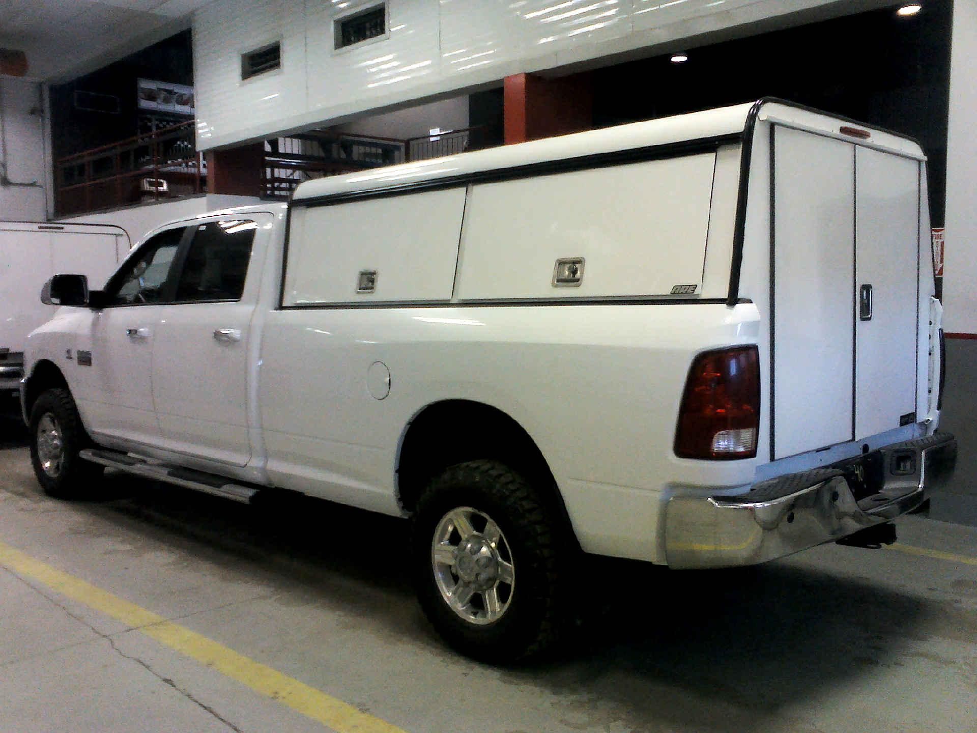 2011 RAM 3500 ST CREW CAB SWB 4WD 6.7L L6 OHV 24V TURBO DIESEL AUTOMATIC SN:3D73Y3CL7BG547168 - Image 2 of 9