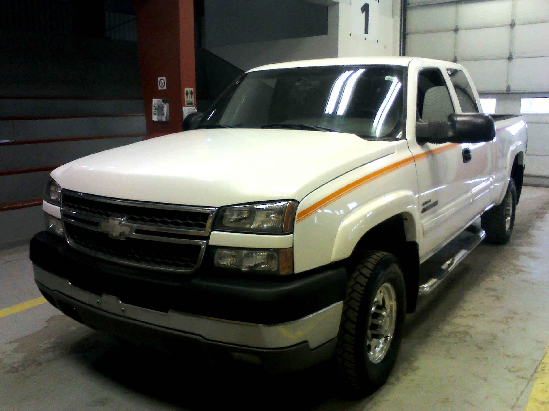 2005 CHEVROLET SILVERADO 2500HD EXT. CAB SHORT BED 4WD 6.6L V8 OHV 32V TURBO DIESEL AUTOMATIC SN: