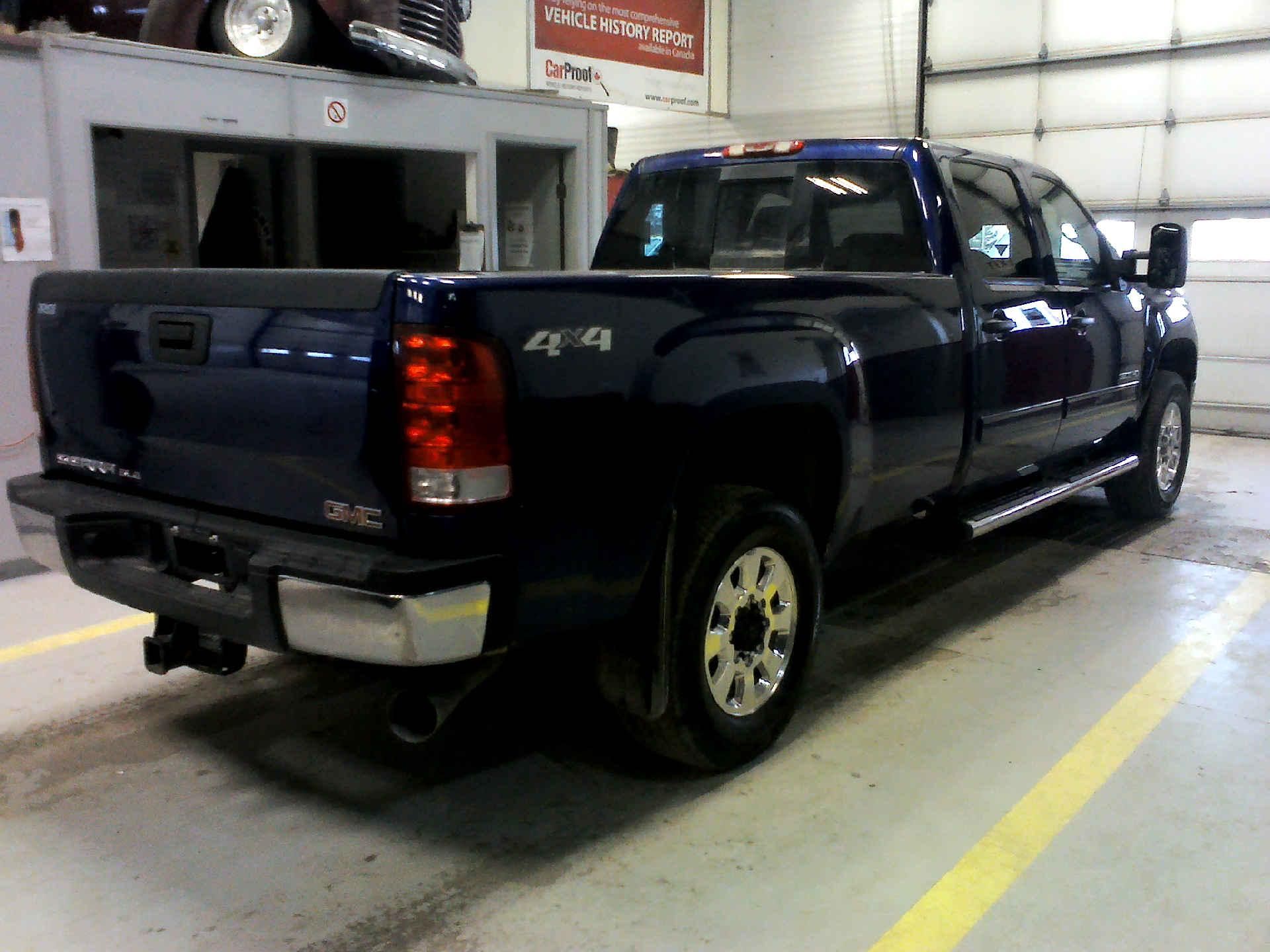 2013 GMC SIERRA 3500HD SLE CREW CAB 4WD 6.6L V8 32V OHV DIESEL AUTOMATIC SN:1GT423C85DF114416 - Image 4 of 9