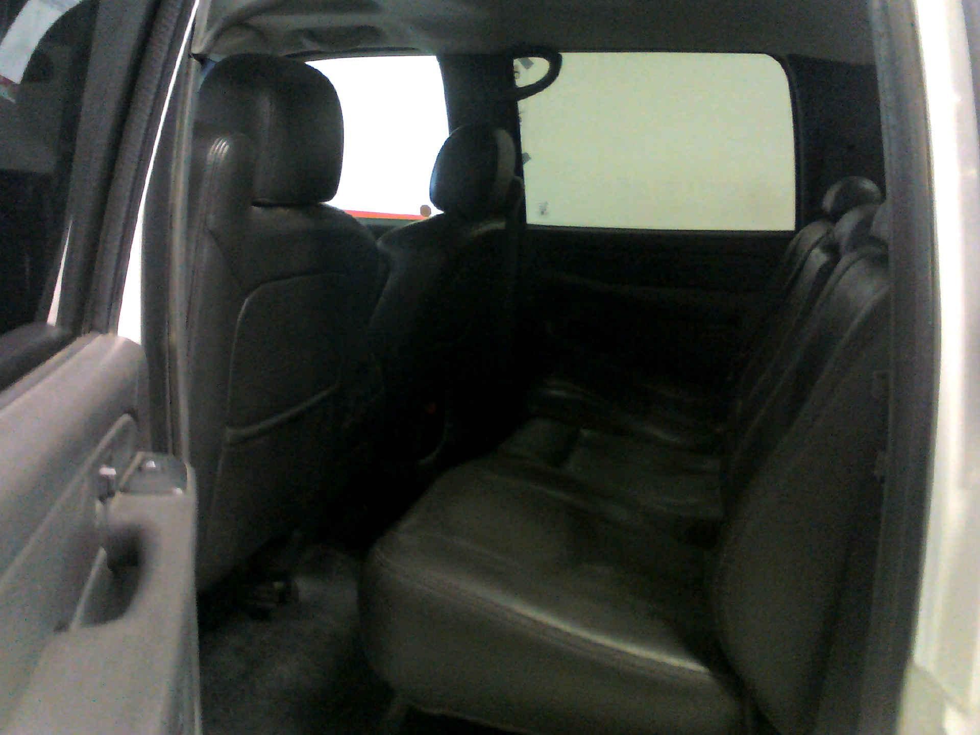 2006 CHEVROLET SILVERADO 2500HD LT CREW CAB 4WD 6.6L V8 OHV 32V TURBO DIESEL AUTOMATIC SN: - Image 6 of 9