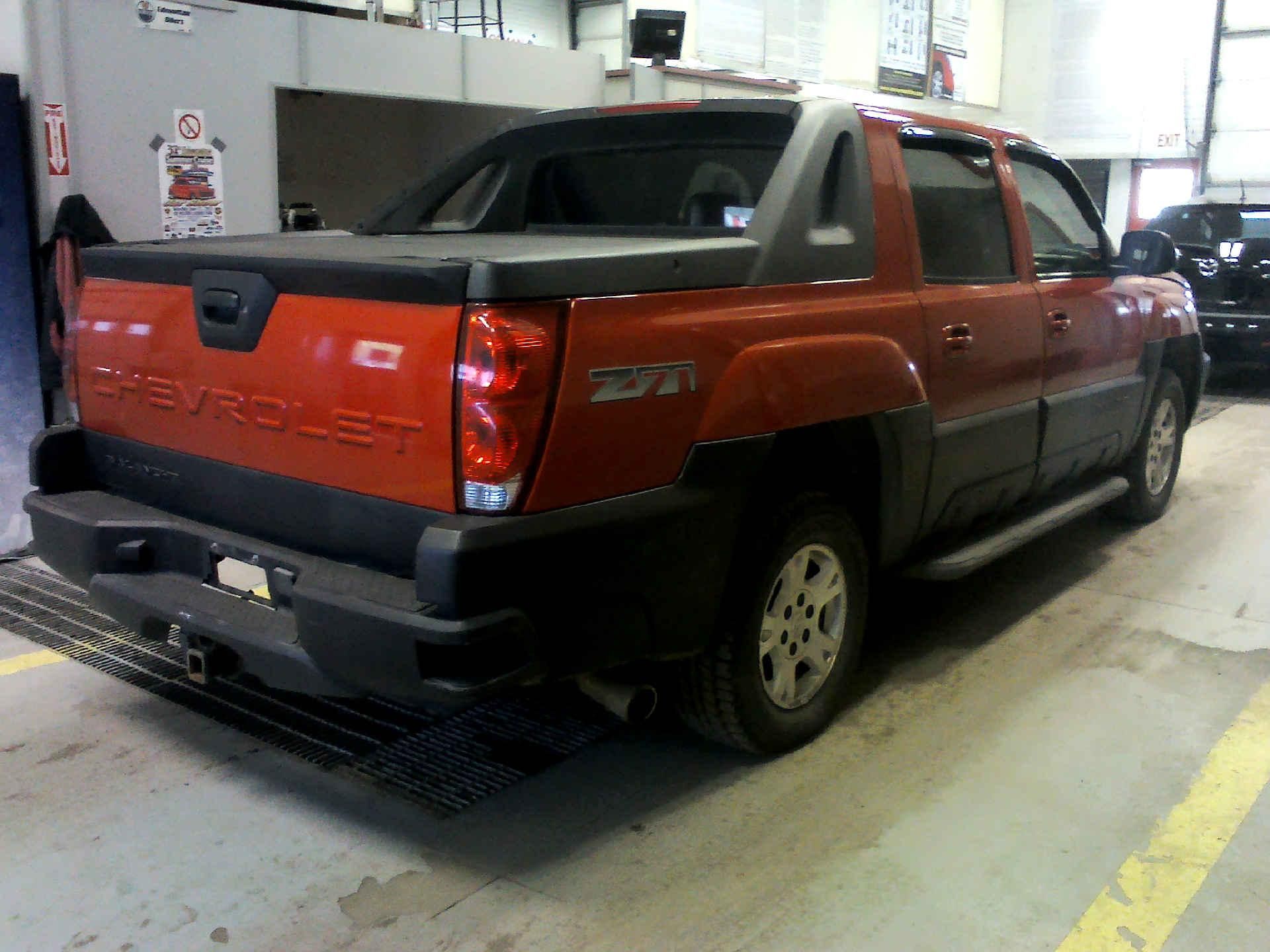 2003 CHEVROLET AVALANCHE 1500 4WD 5.3L V8 OHV 16V AUTOMATIC SN:3GNEK13T33G107093 OPTIONS:AC TW CC PW - Image 4 of 9