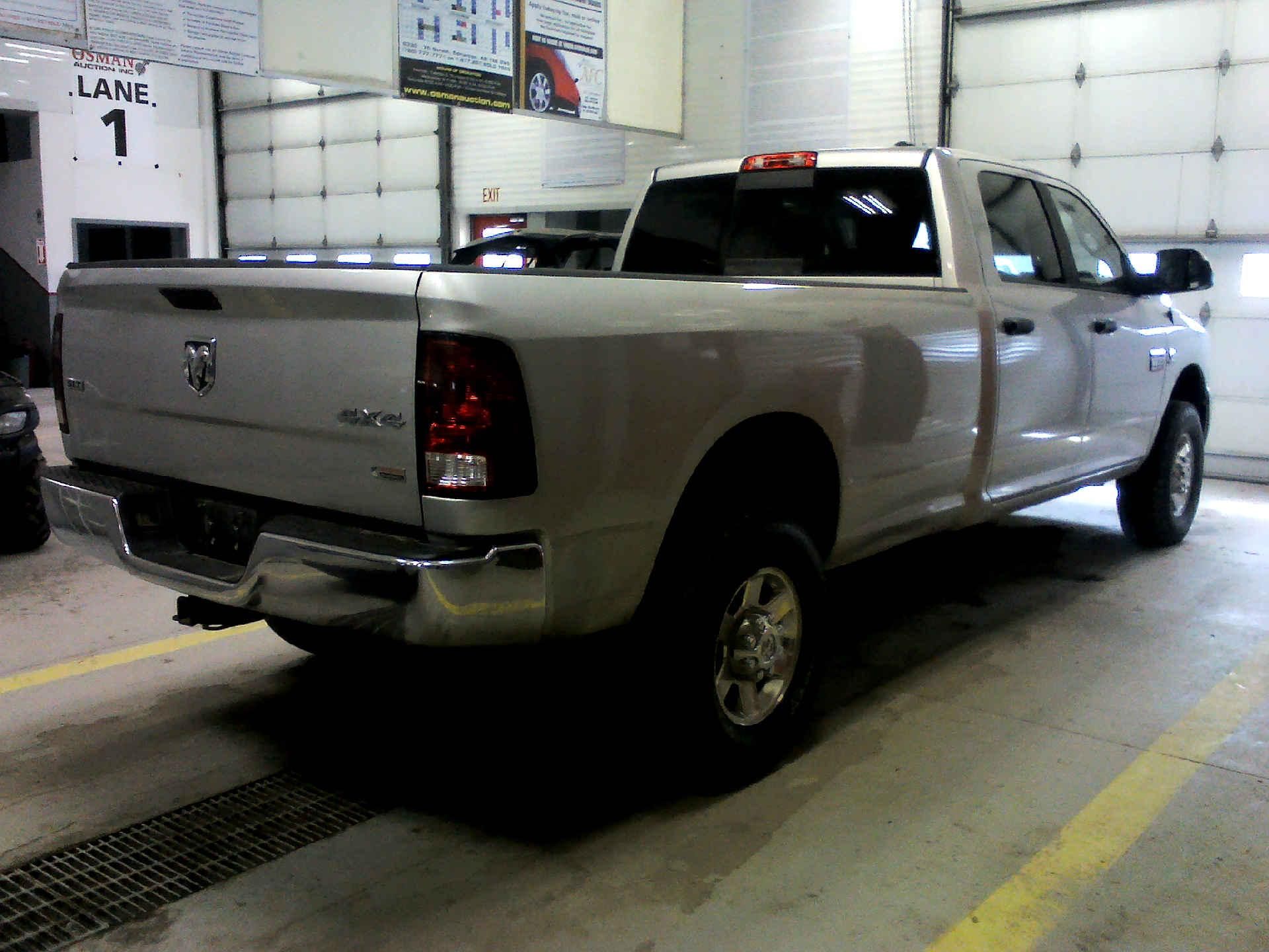 2012 RAM 3500 SLT CREW CAB LWB 4WD 6.7L L6 OHV 24V TURBO DIESEL AUTOMATIC SN:3C63D3HL0CG148822 - Image 4 of 9