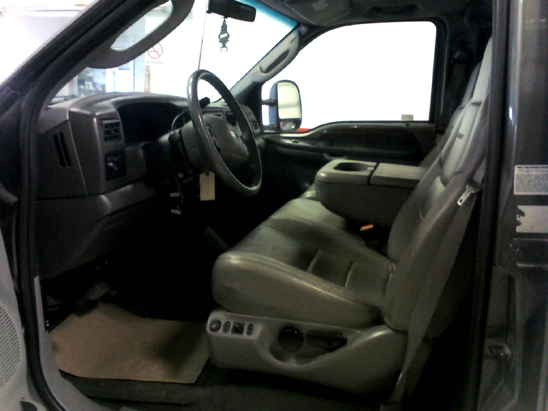 2003 FORD F-350 SD LARIAT CREW CAB 4WD DRW 6.0L V8 OHV 32V TURBO DIESEL AUTOMATIC SN: - Image 5 of 9