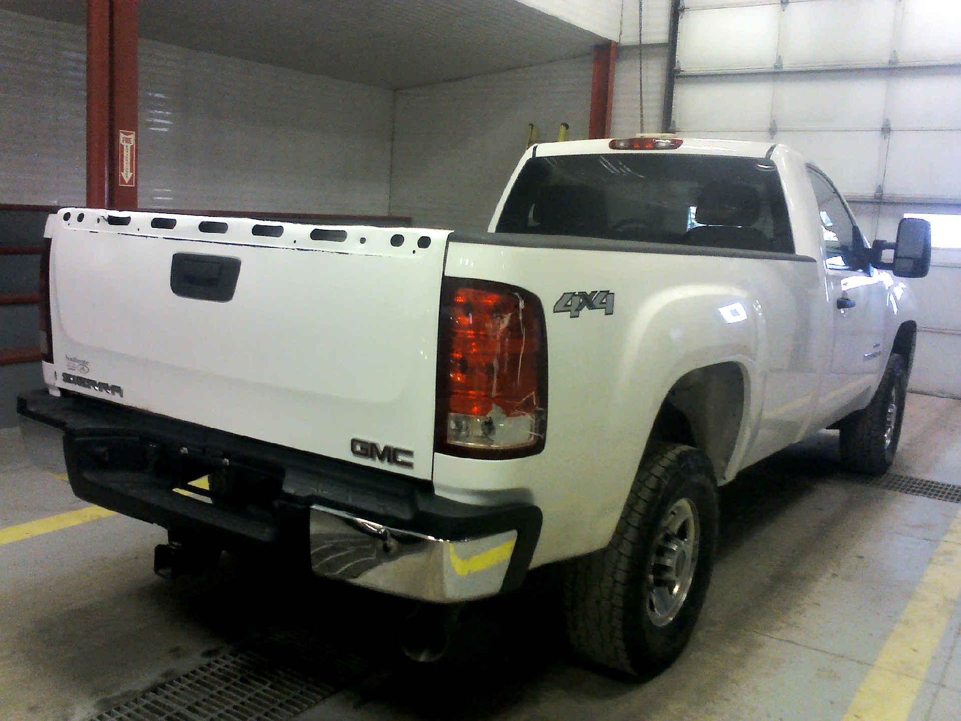 2007 GMC SIERRA 2500HD SLE1 4WD 6.6L V8 16V OHV TURBO DIESEL AUTOMATIC SN:1GTHK24677E584482 - Image 4 of 8