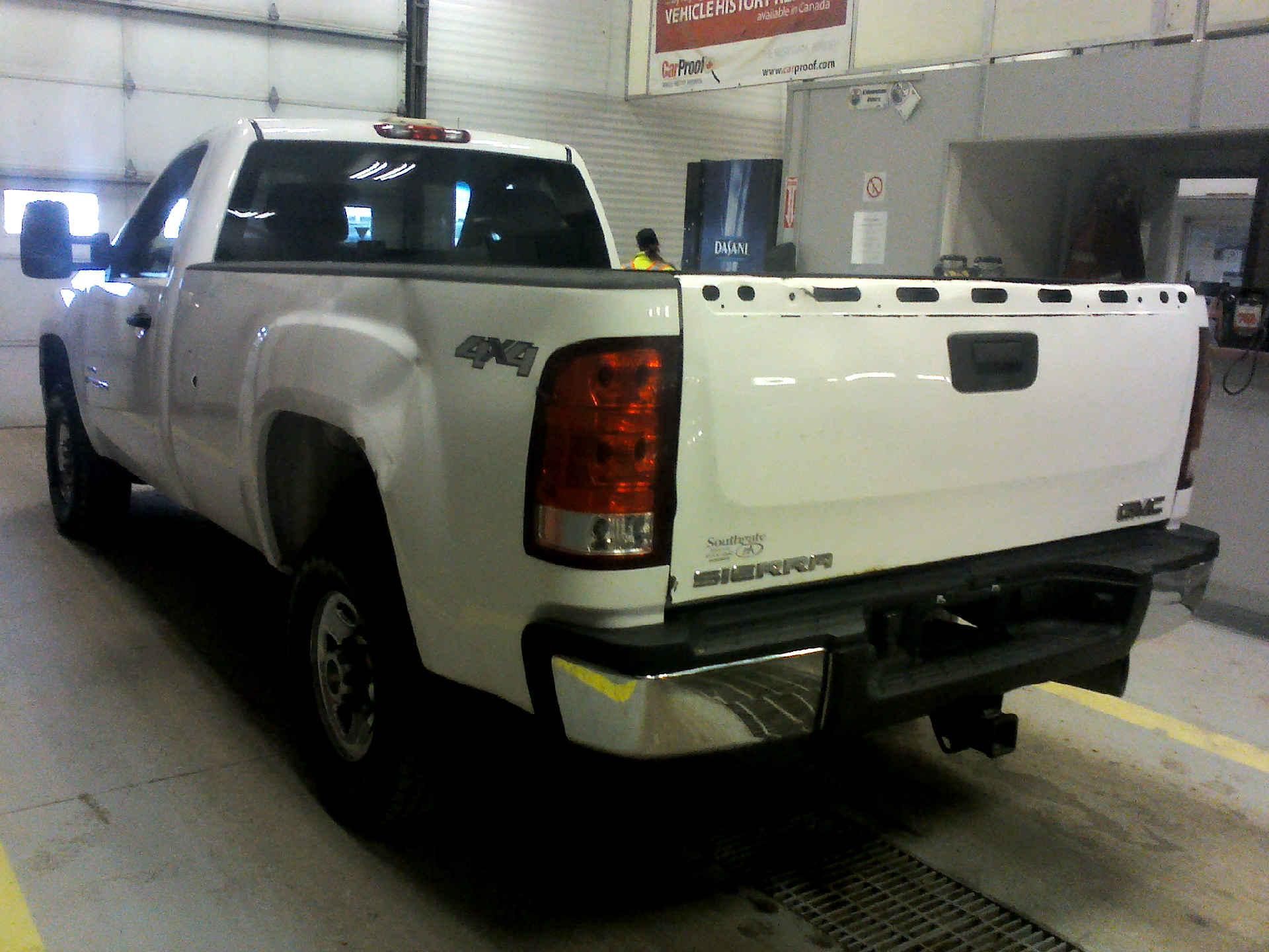 2007 GMC SIERRA 2500HD SLE1 4WD 6.6L V8 16V OHV TURBO DIESEL AUTOMATIC SN:1GTHK24677E584482 - Image 2 of 8