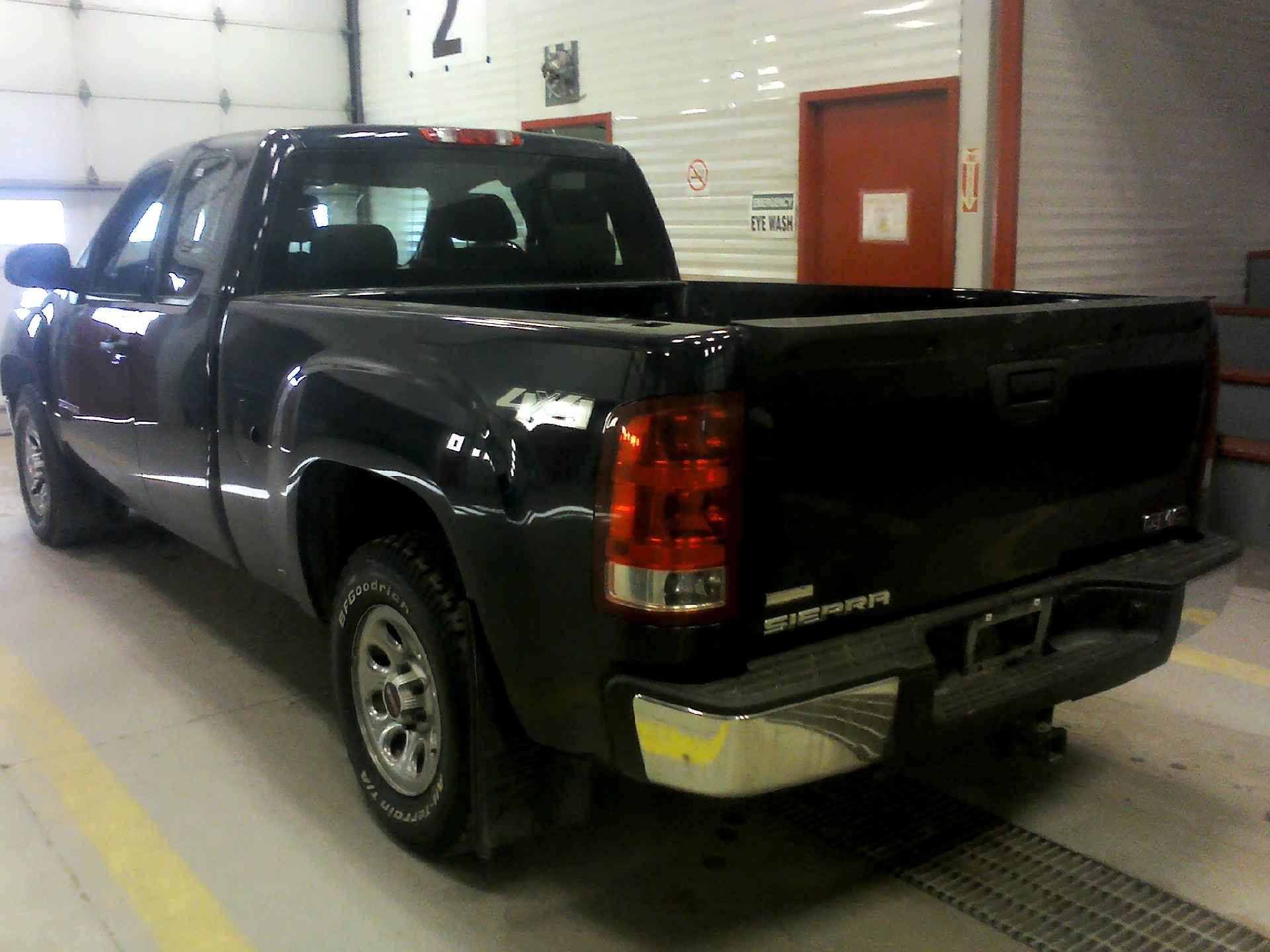 2011 GMC SIERRA 1500 QDCB SHORT BOX 4WD 5.3L V8 OHV 16V FFV AUTOMATIC SN:1GTR2TE30BZ164840 OPTIONS: - Image 2 of 9