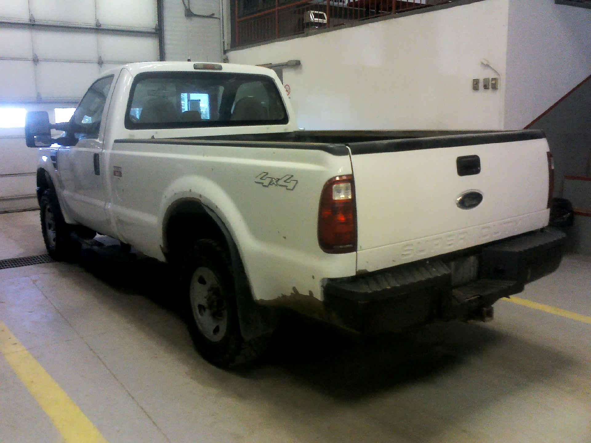 2008 FORD F-250 SD XL 4WD 5.4L V8 SOHC 16V AUTOMATIC SN:1FTNF21508EE63345 OPTIONS:AC TW CC CD - Image 2 of 8