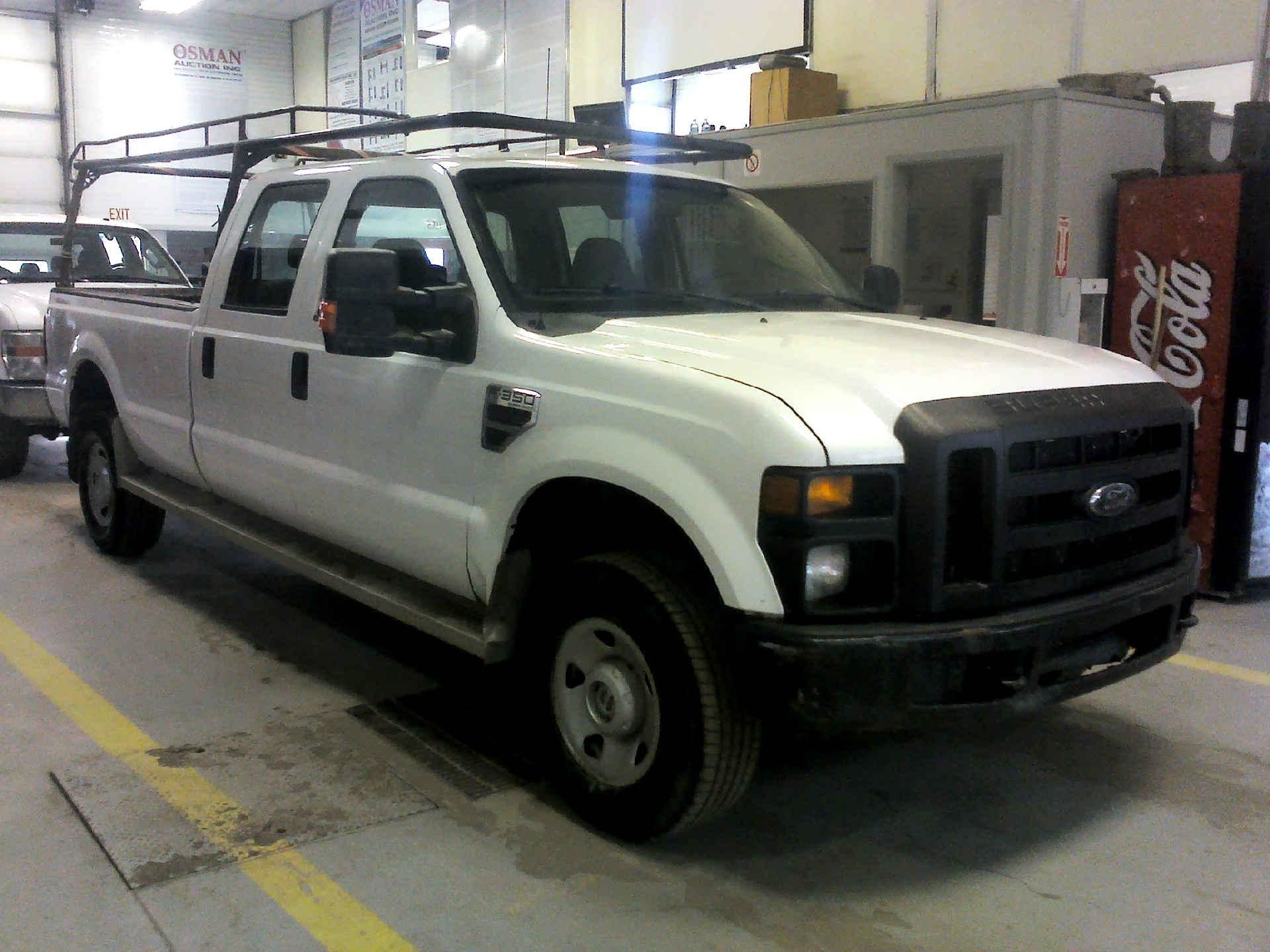 2008 FORD F-350 SD XL CREW CAB 4WD 6.4L V8 OHV 32V TURBO DIESEL AUTOMATIC SN:1FTWW31R18ED43535 - Image 3 of 9