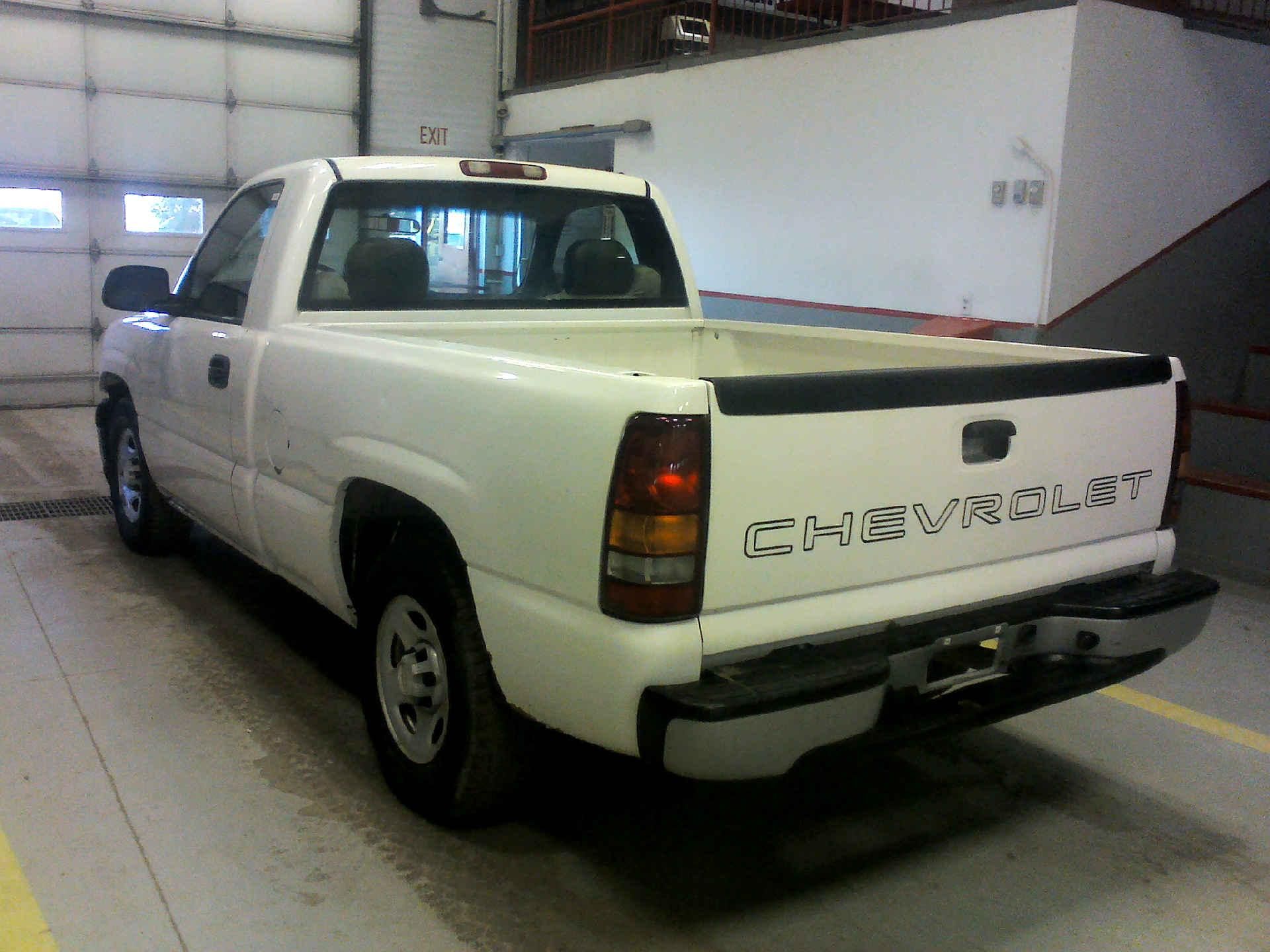 2001 CHEVROLET SILVERADO 1500 SHORT BED 2WD 4.3L V6 OHV 12V AUTOMATIC SN:1GCEC14WX1Z332168 OPTIONS: - Image 2 of 8