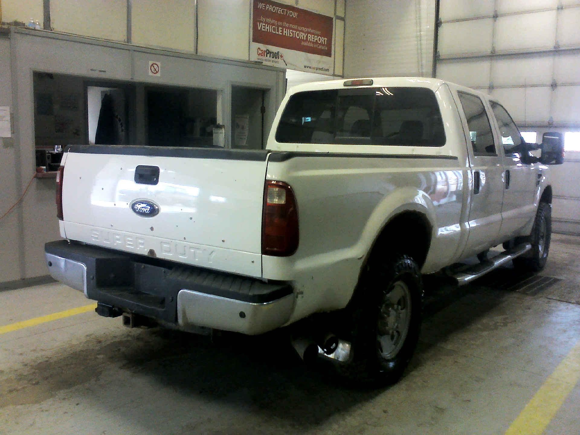 2008 FORD F-350 SD XLT CREW CAB 4WD 6.4L V8 OHV 32V TURBO DIESEL AUTOMATIC SN:1FTWW31R88EE34866 - Image 4 of 9