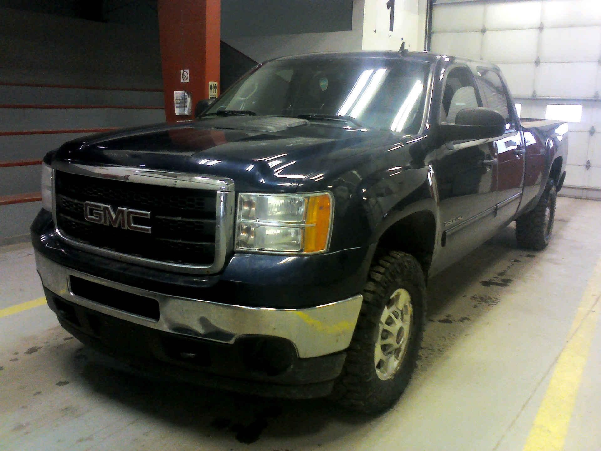 2011 GMC SIERRA 2500HD SLE CREW CAB 4WD 6.0L V8 OHV 16V FFV AUTOMATIC SN:1GT120CG7BF173182 OPTIONS: