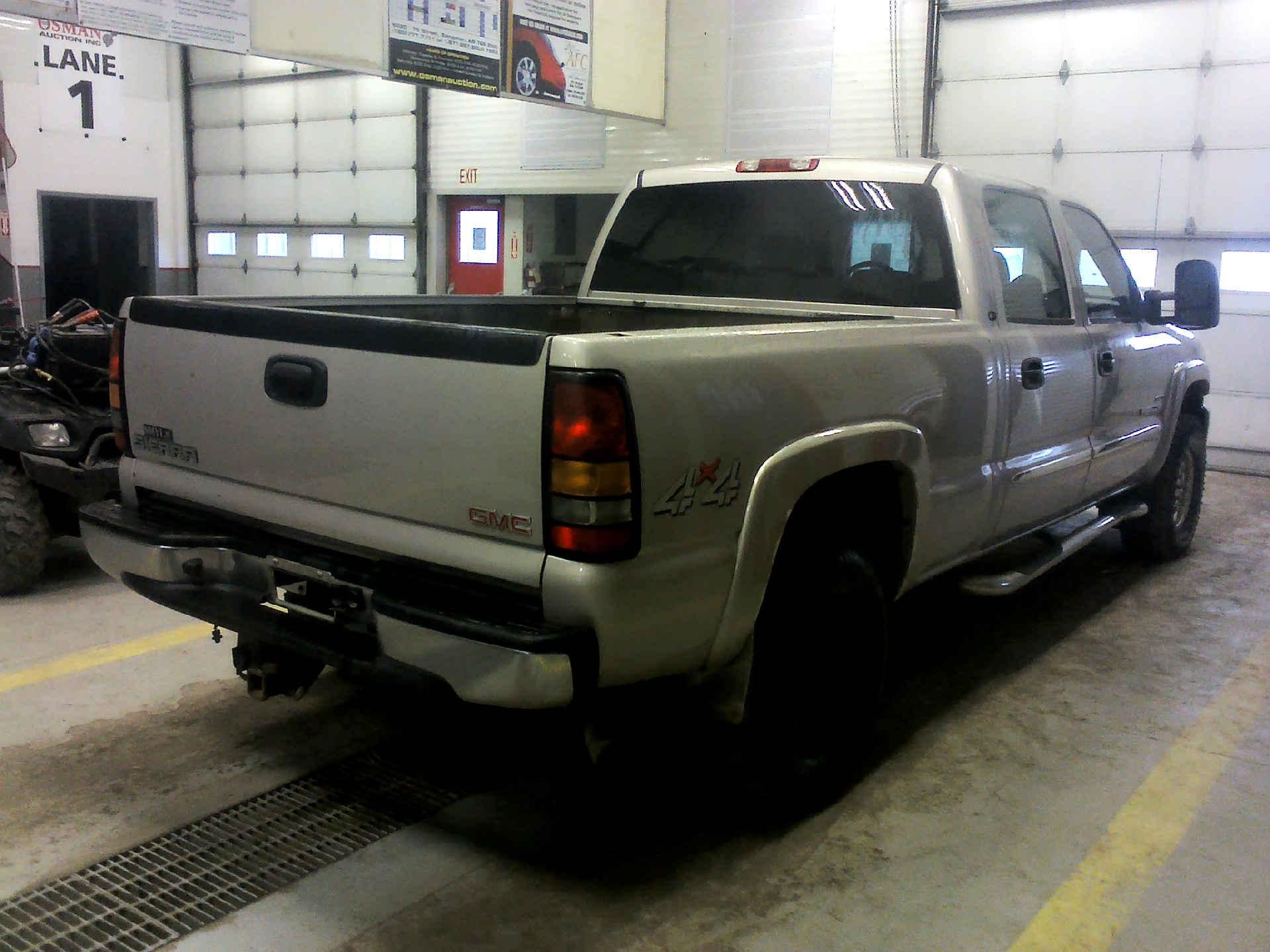 2007 GMC SIERRA 2500HD SLT CREW CAB 6.6L V8 OHV 32V TURBO DIESEL AUTOMATIC SN:1GTHK23D97F175751 - Image 4 of 9