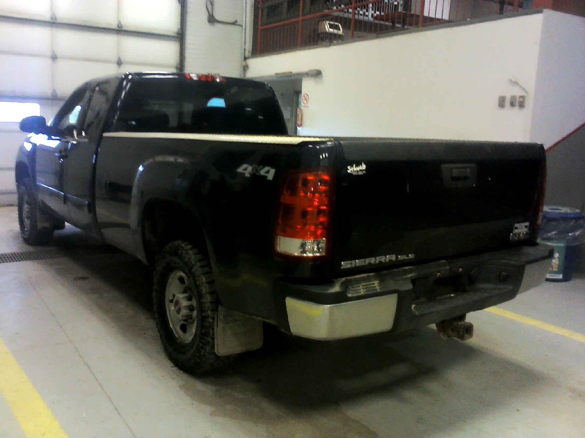 2010 GMC SIERRA 2500HD SLE QUAD CAB HD 4WD 6.0L V8 OHV 16V FFV AUTOMATIC SN:1GT5K0BG9AZ217165 - Image 2 of 9