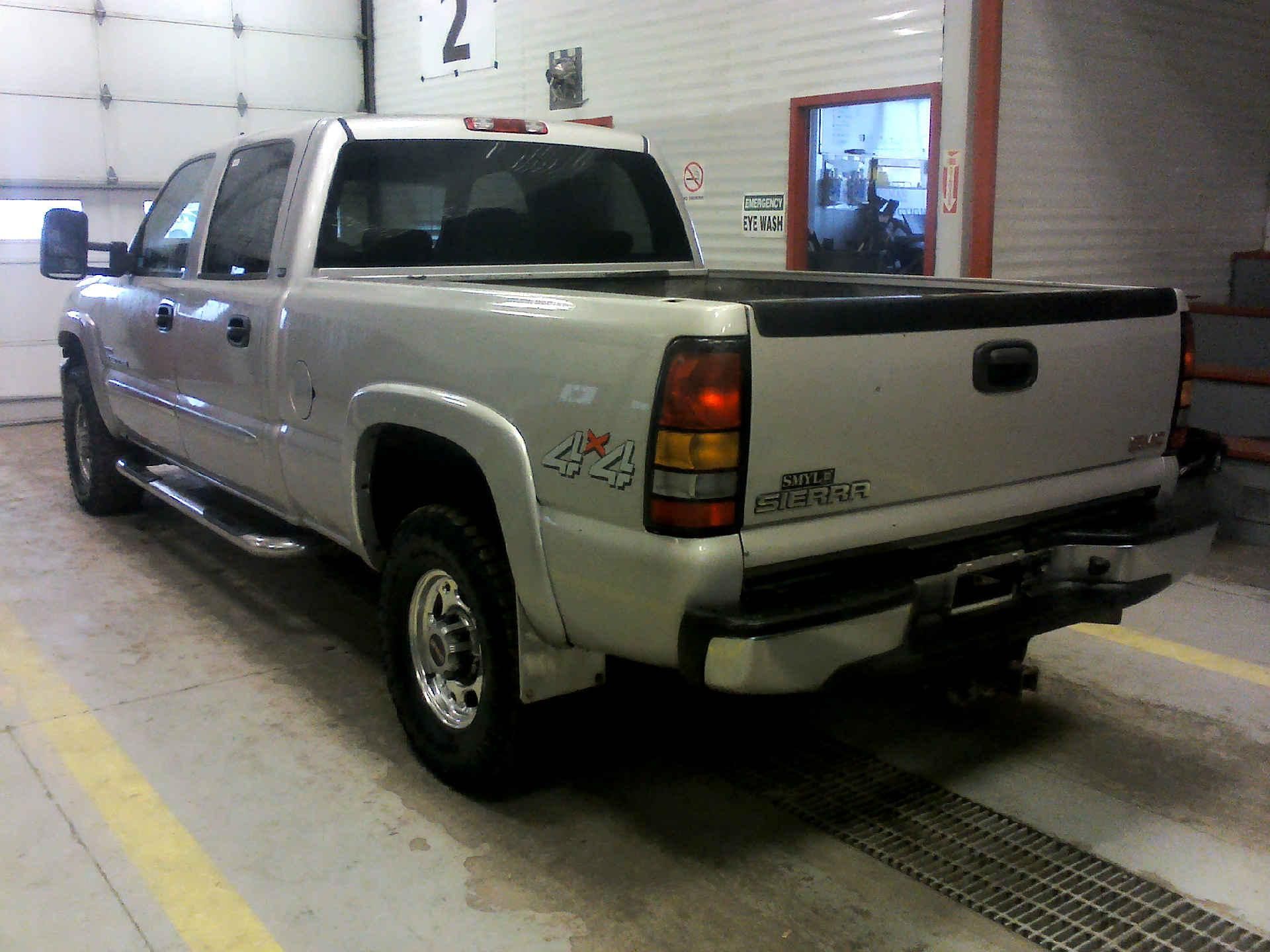 2007 GMC SIERRA 2500HD SLT CREW CAB 6.6L V8 OHV 32V TURBO DIESEL AUTOMATIC SN:1GTHK23D97F175751 - Image 2 of 9