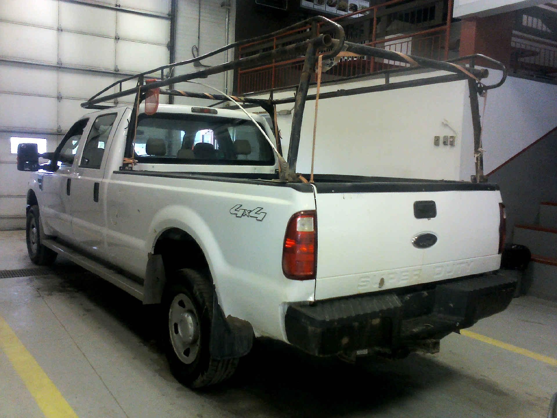 2008 FORD F-350 SD XL CREW CAB 4WD 6.4L V8 OHV 32V TURBO DIESEL AUTOMATIC SN:1FTWW31R18ED43535 - Image 2 of 9