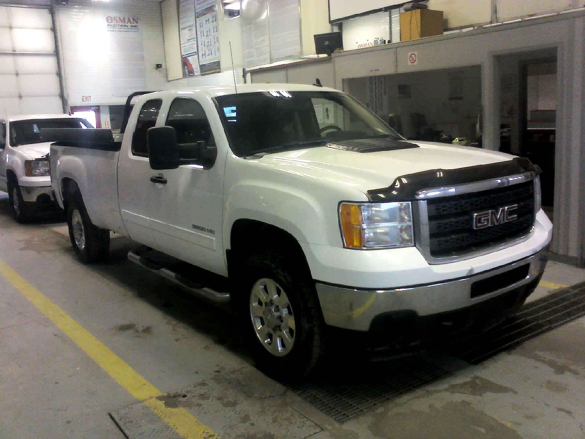 2011 GMC SIERRA 3500HD SLE QUAD CAB 4WD 6.0L V8 OHV 16V FFV AUTOMATIC SN:1GT523CG9BZ460993 OPTIONS: - Image 3 of 9