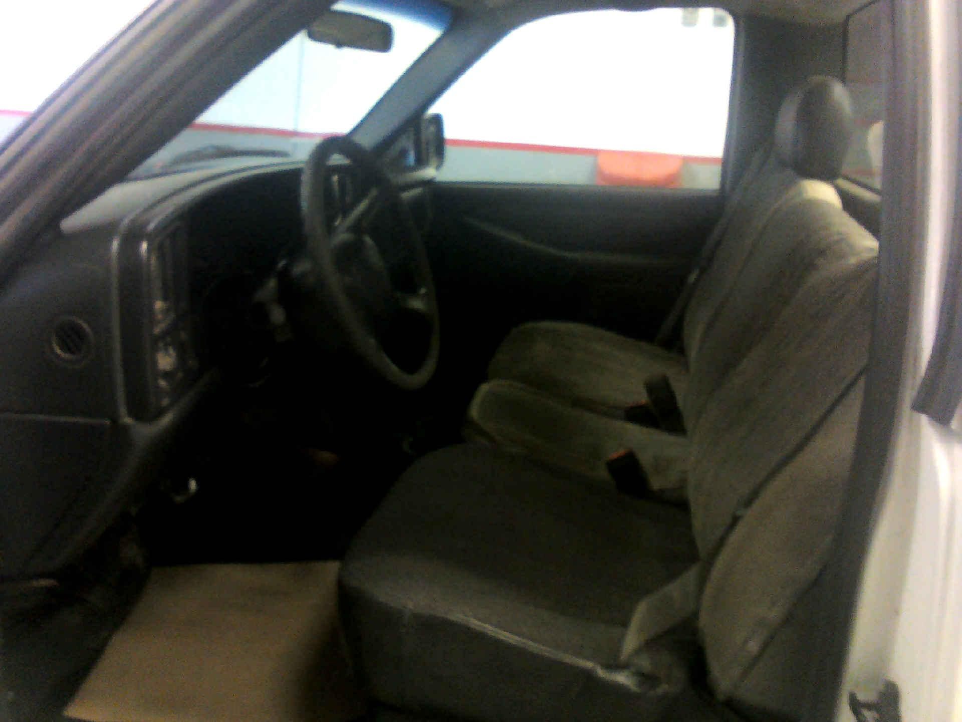 2001 CHEVROLET SILVERADO 1500 SHORT BED 2WD 4.3L V6 OHV 12V AUTOMATIC SN:1GCEC14WX1Z332168 OPTIONS: - Image 5 of 8