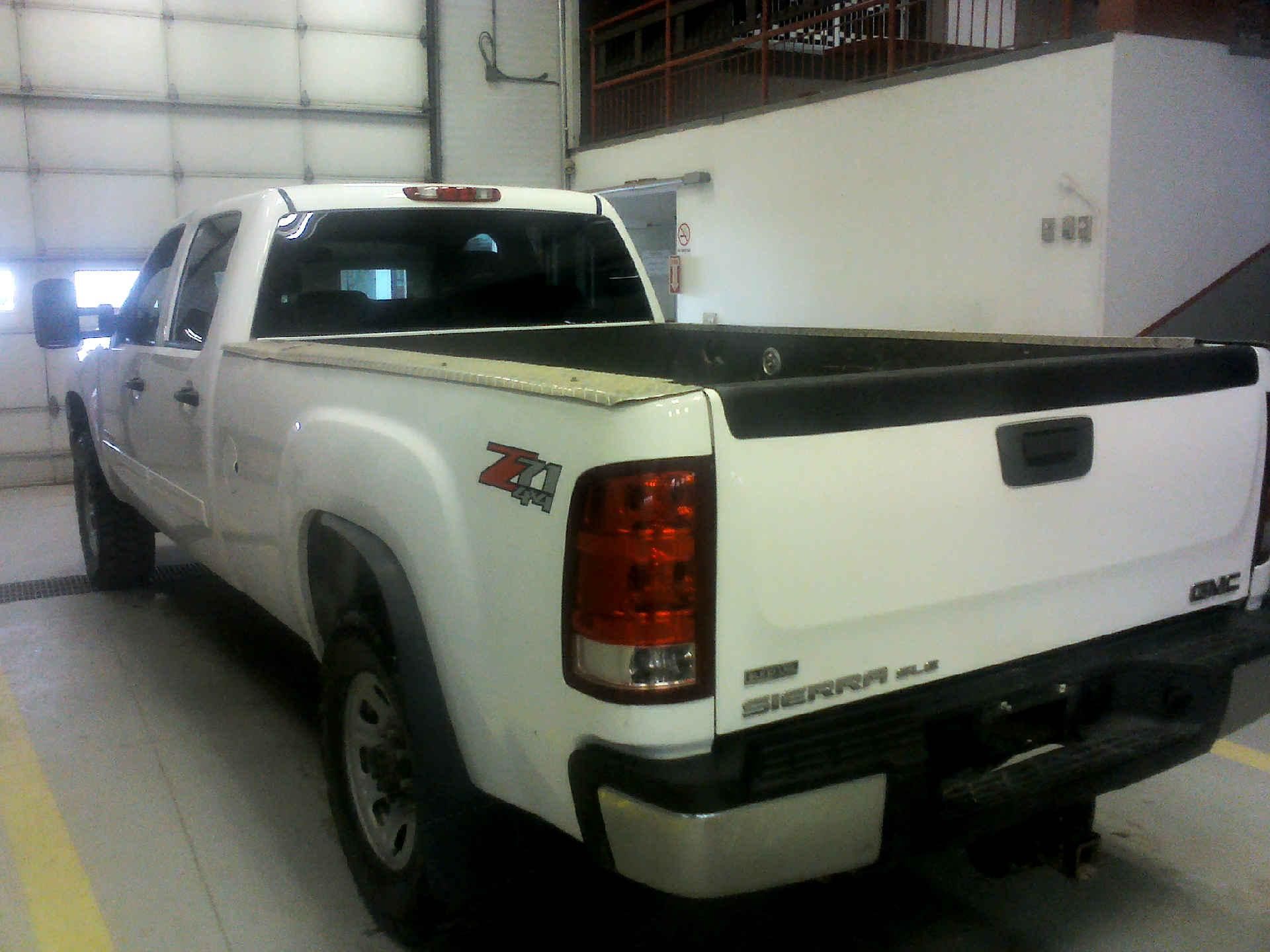 2012 GMC SIERRA 2500HD SLE CREW CAB 4WD 6.0L V8 OHV 16V FFV AUTOMATIC SN:1GT120CG5CF114889 OPTIONS: - Image 2 of 9