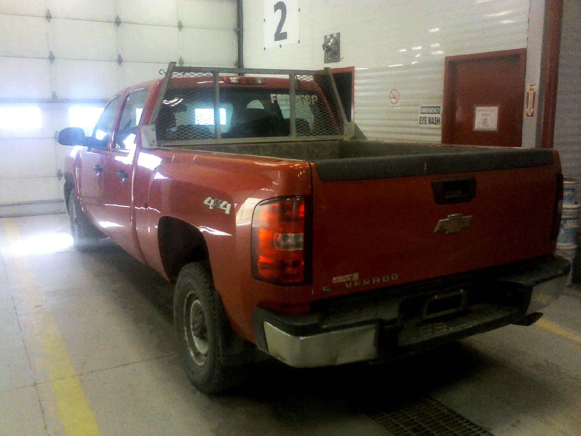 2007 CHEVROLET SILVERADO 2500HD HD CREW CAB 4WD 6.0L V8 OHV 16V AUTOMATIC SN:1GCHK23K27F539832 - Image 2 of 10