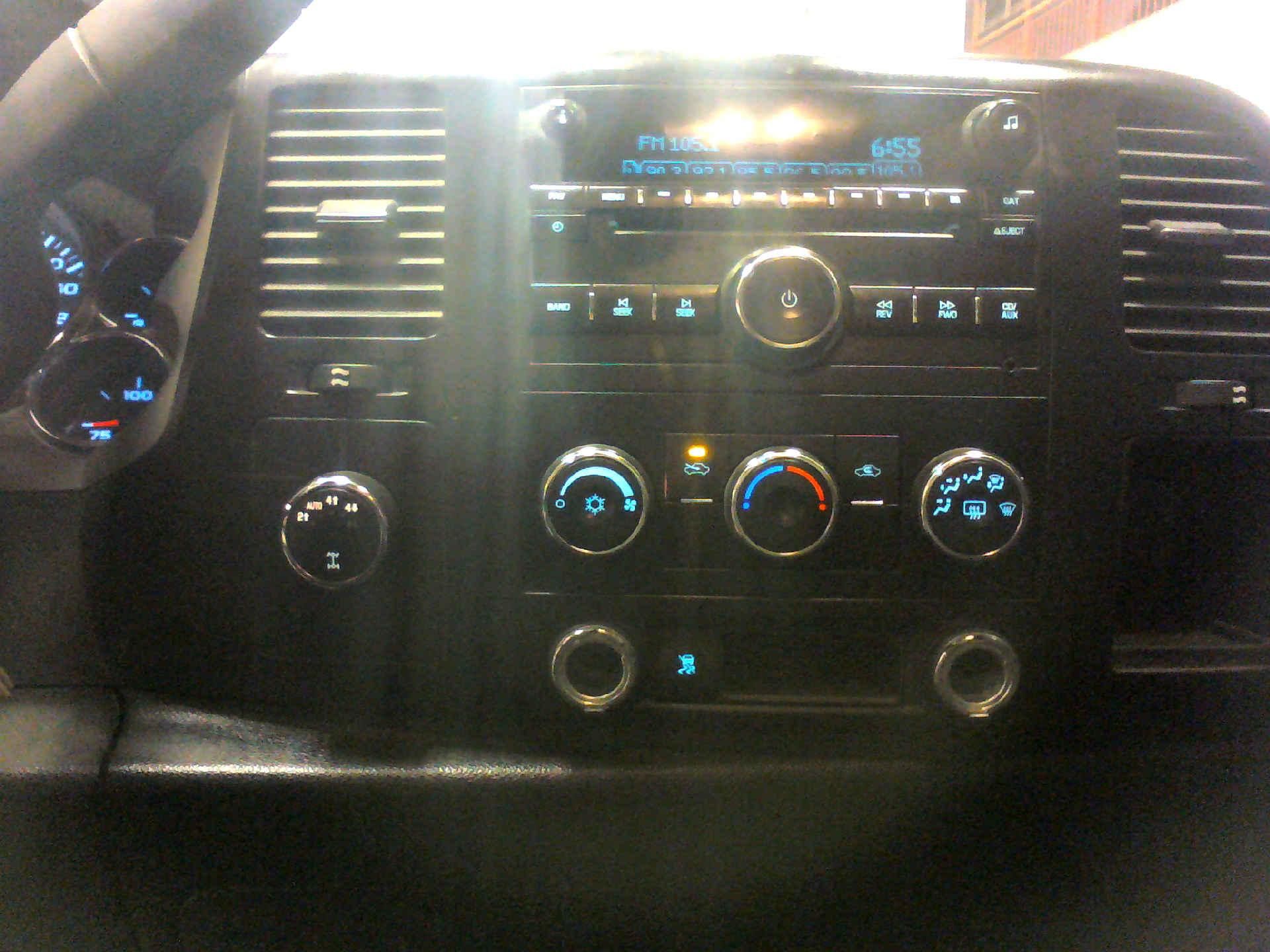 2007 GMC SIERRA 1500 CREW CAB 4WD 4.8L V8 OHV 16V AUTOMATIC SN:2GTEK13C571677023 OPTIONS:AC TW CC PW - Image 8 of 9