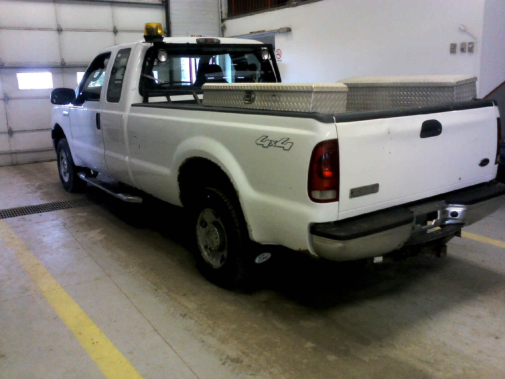 2006 FORD F-250 SD XL SUPERCAB 4WD 5.4L V8 SOHC 16V AUTOMATIC SN:1FTSX21546ED18175 OPTIONS:AC TW - Image 2 of 9