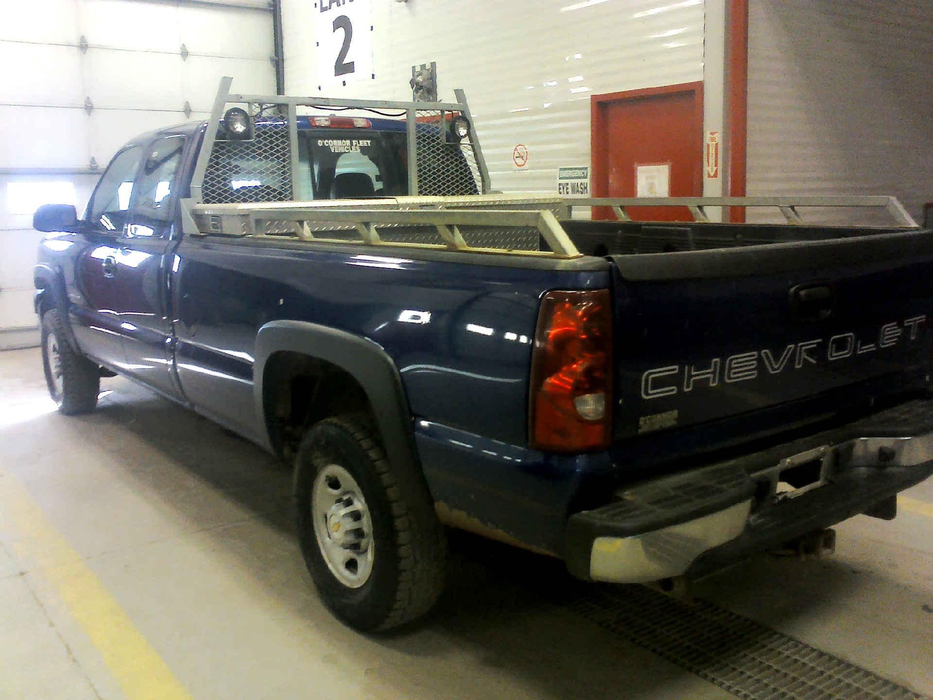 2003 CHEVROLET SILVERADO 2500HD EXT. CAB LONG BED 2WD 8.1L V8 OHV 16V AUTOMATIC SN:1GCHC29G73E329372 - Image 2 of 7