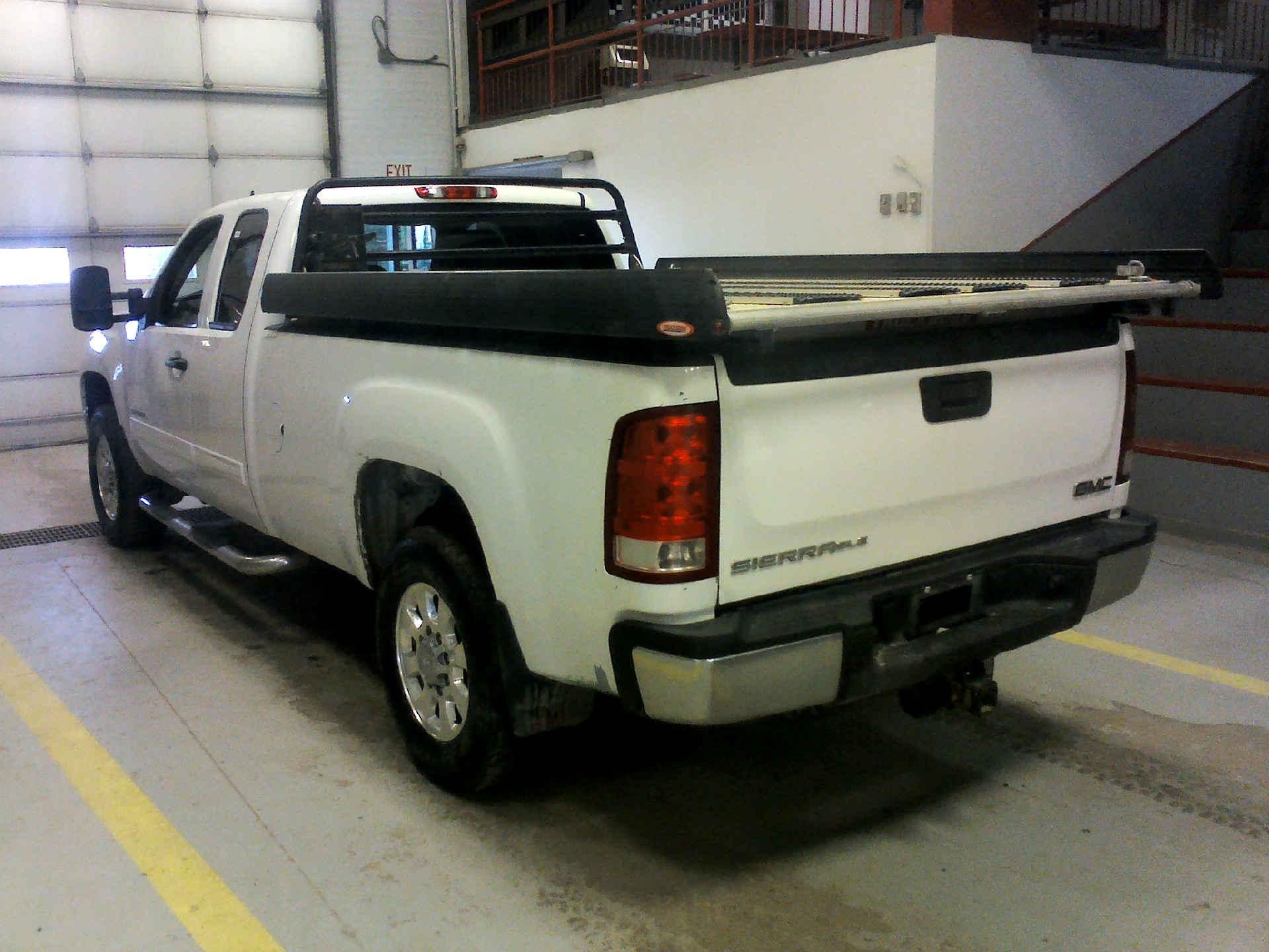 2011 GMC SIERRA 3500HD SLE QUAD CAB 4WD 6.0L V8 OHV 16V FFV AUTOMATIC SN:1GT523CG9BZ460993 OPTIONS: - Image 2 of 9