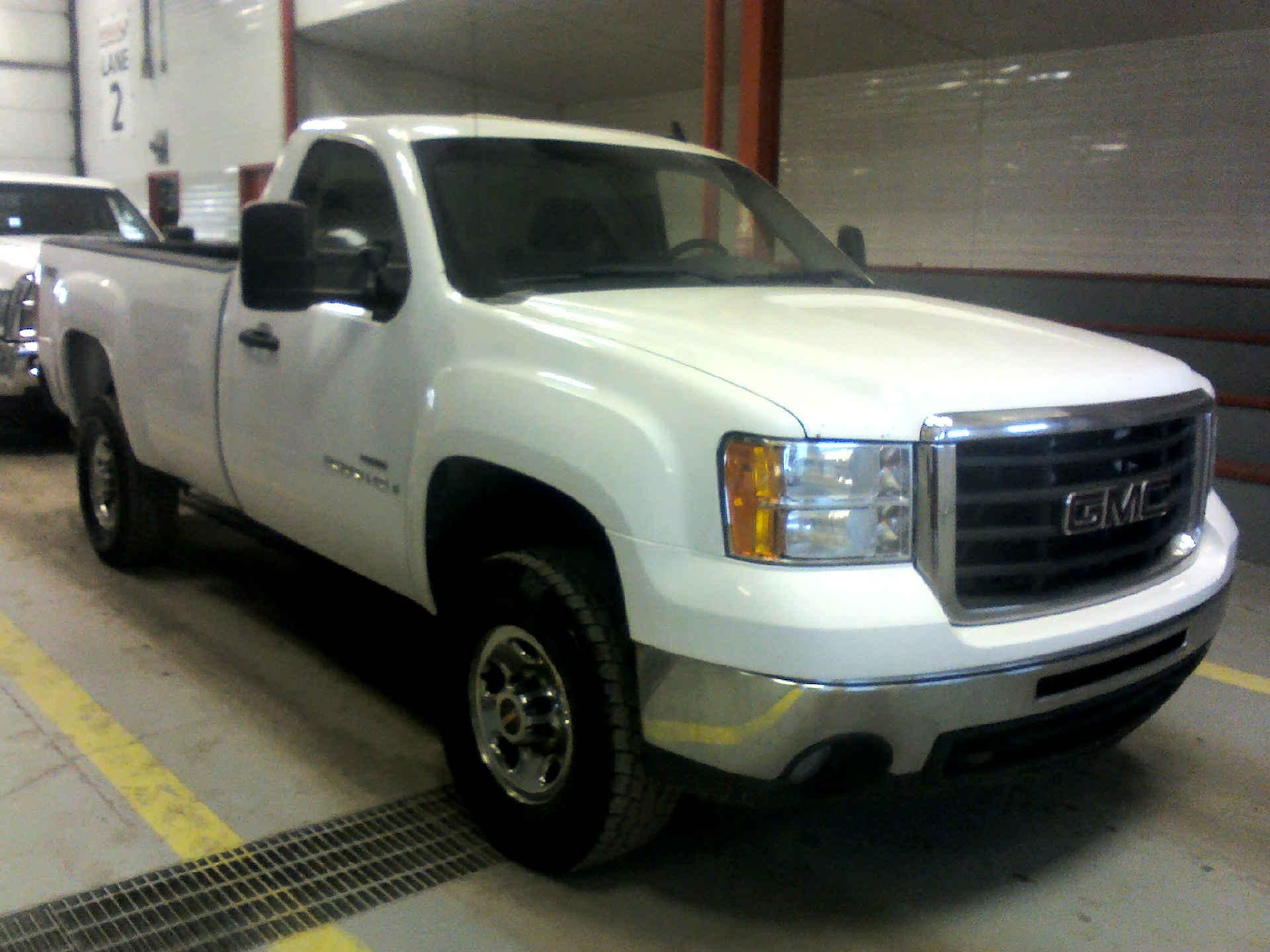 2007 GMC SIERRA 2500HD SLE1 4WD 6.6L V8 16V OHV TURBO DIESEL AUTOMATIC SN:1GTHK24677E584482 - Image 3 of 8