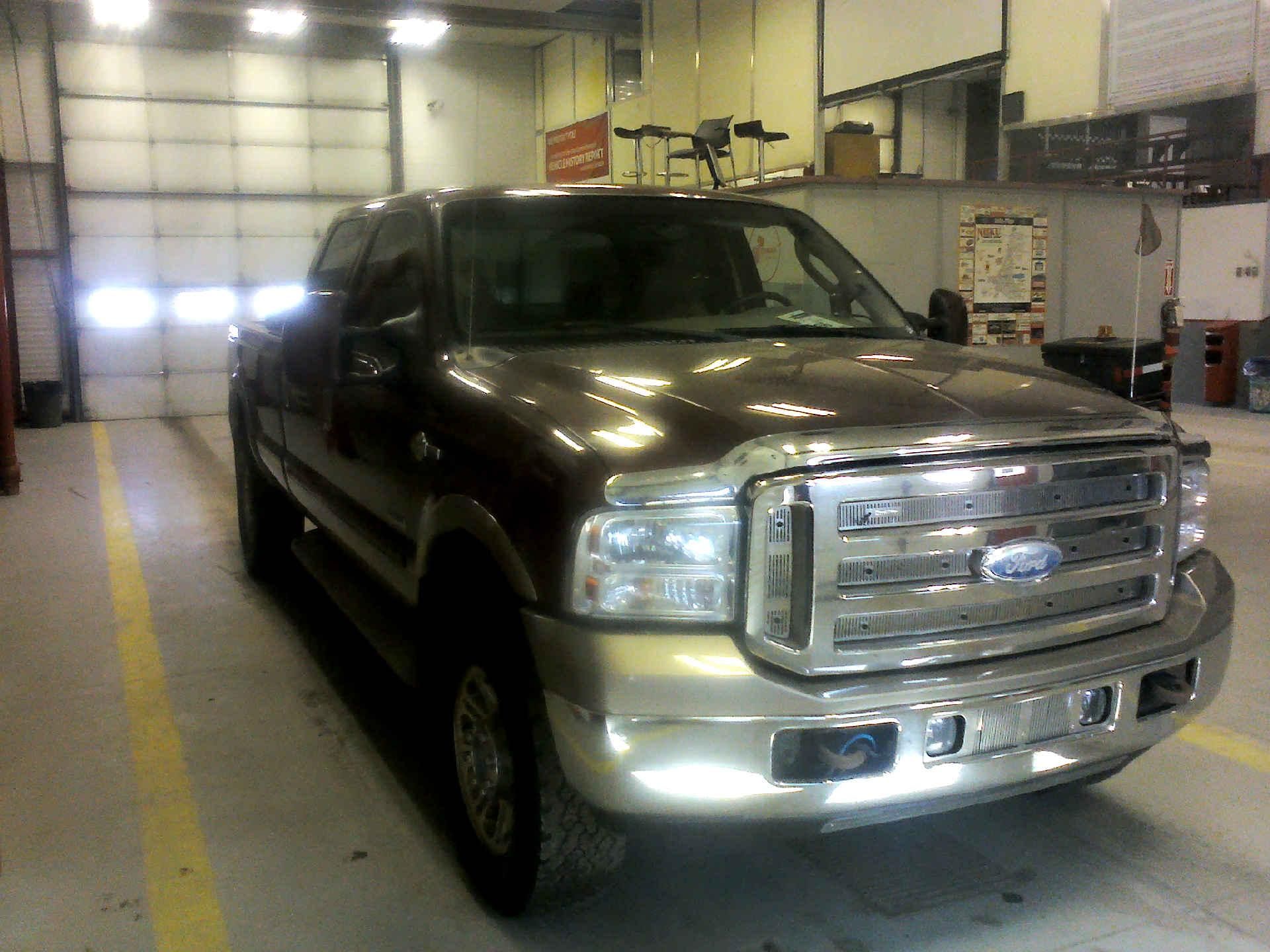 2005 FORD F-350 SD LARIAT CREW CAB 4WD 6.0L V8 OHV 32V TURBO DIESEL AUTOMATIC SN:1FTWW31PX5EA60626 - Image 3 of 11