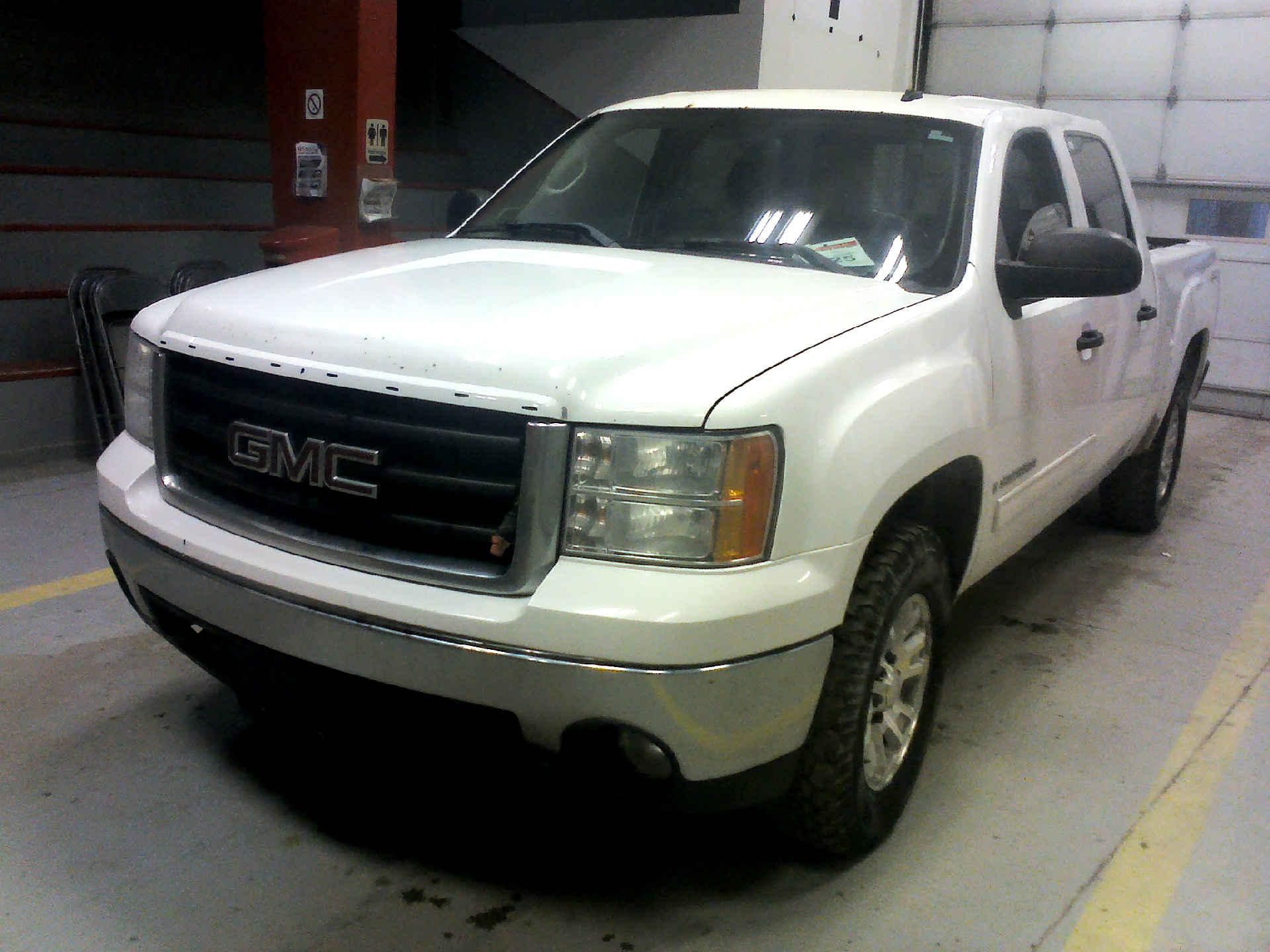 2007 GMC SIERRA 1500 CREW CAB 4WD 4.8L V8 OHV 16V AUTOMATIC SN:2GTEK13C571677023 OPTIONS:AC TW CC PW